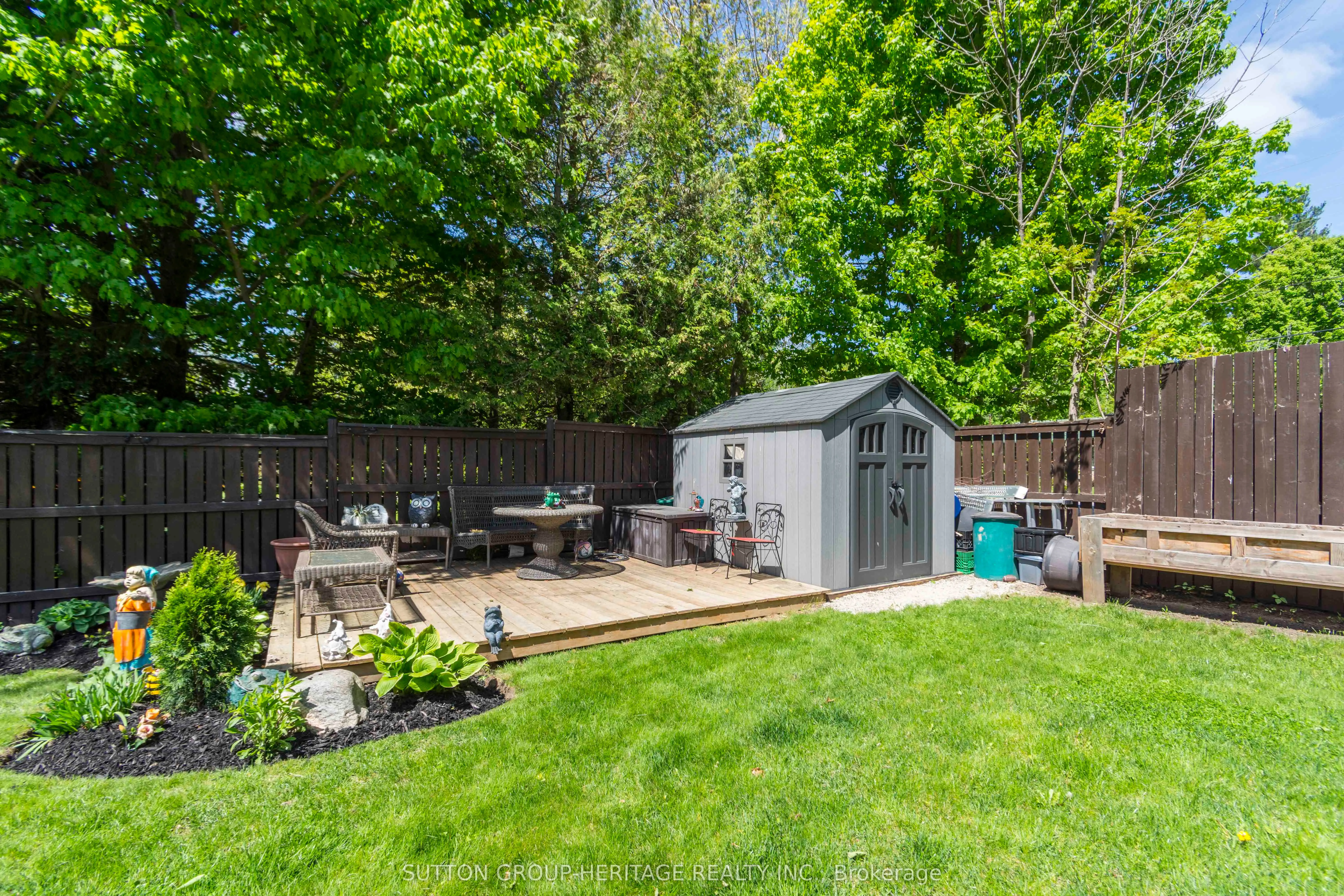39 Lakewood Crescent