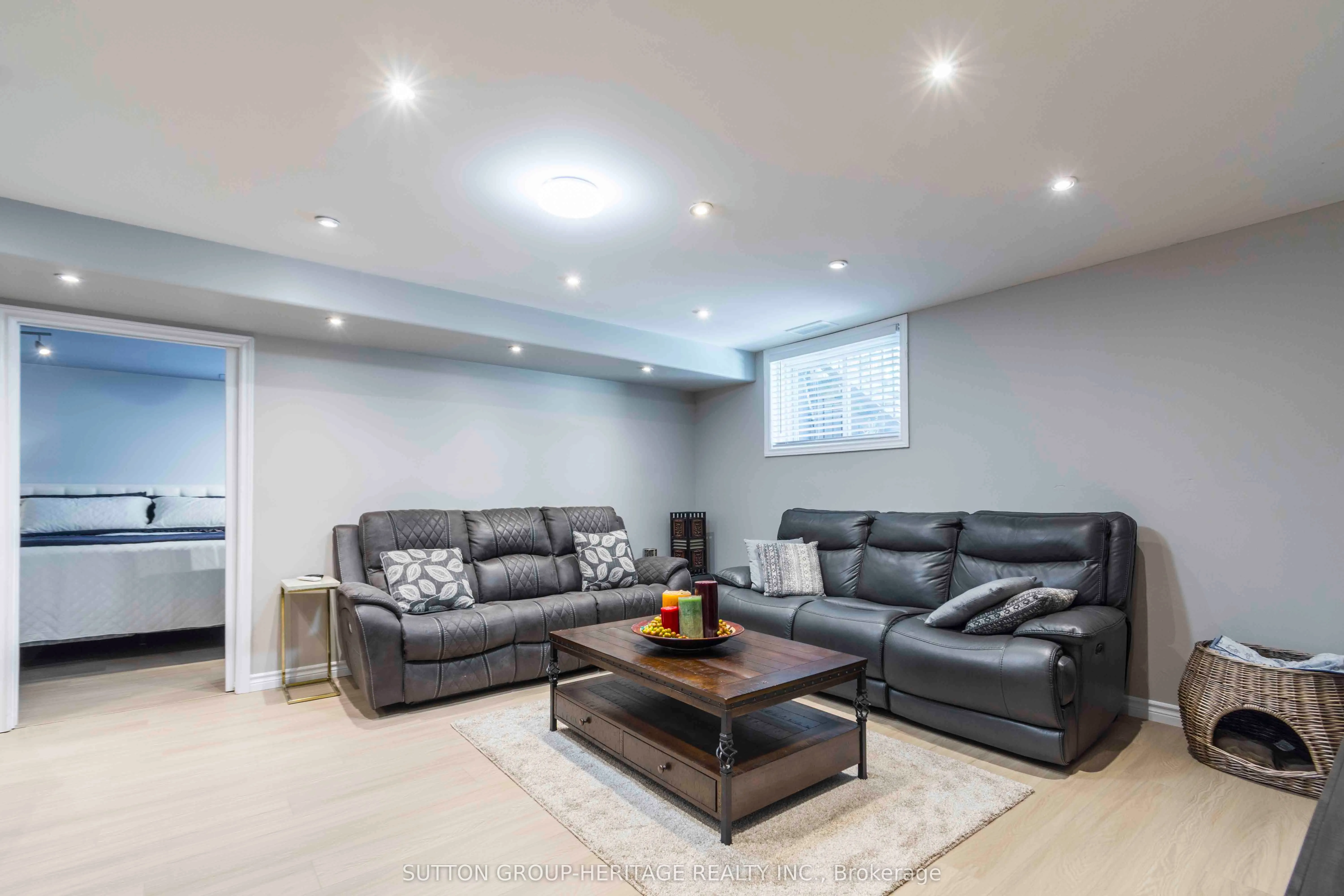 39 Lakewood Crescent