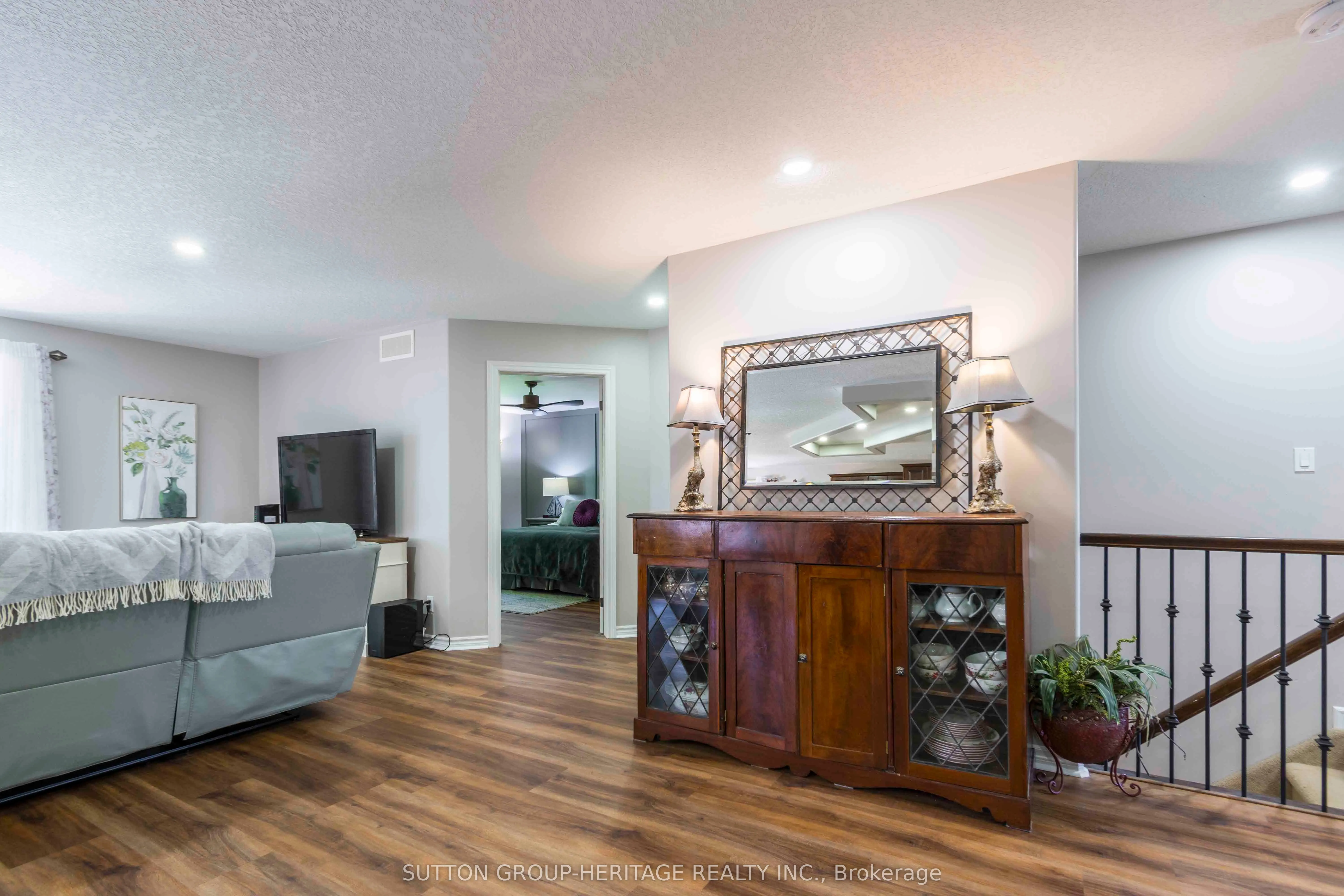 39 Lakewood Crescent