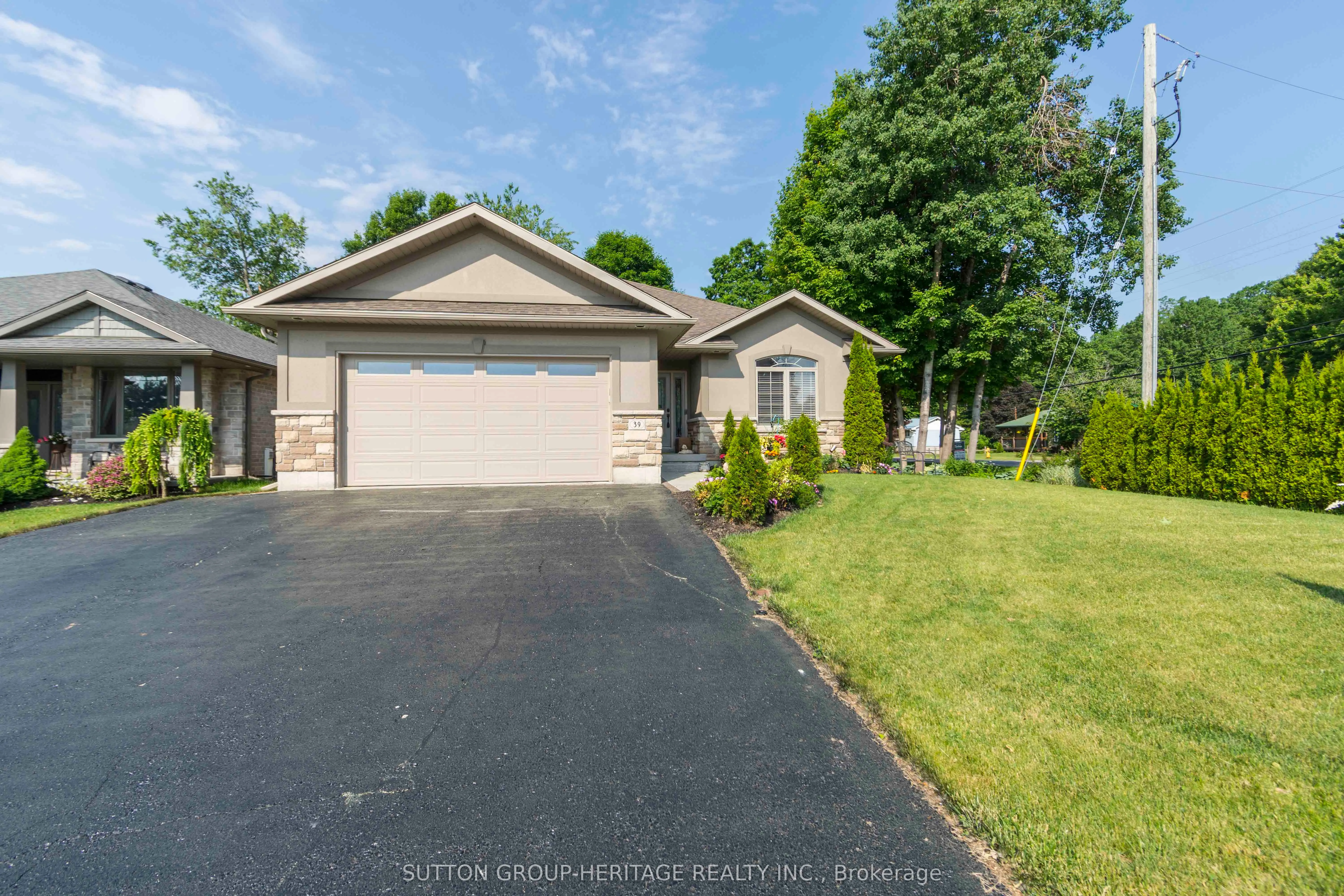 39 Lakewood Crescent