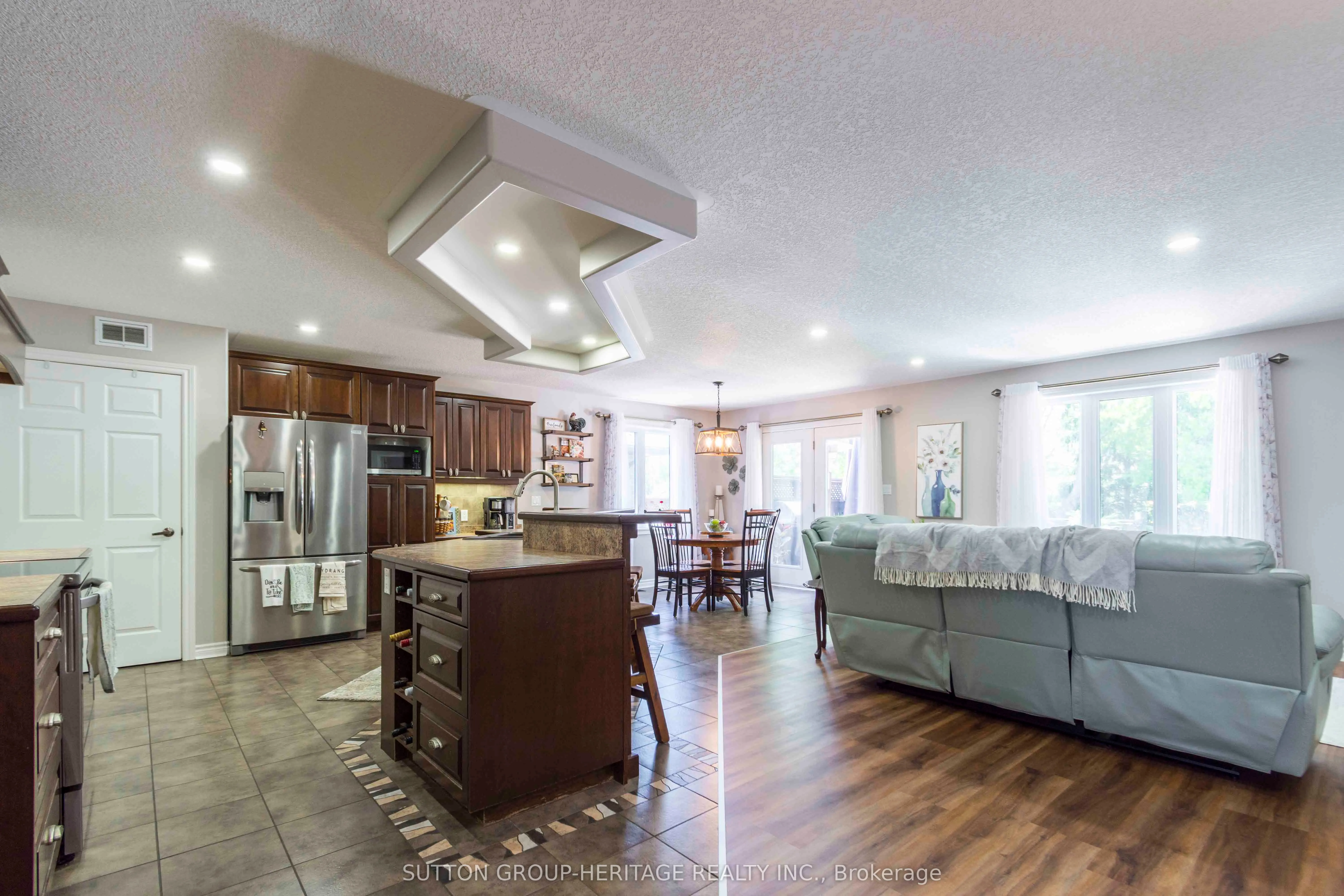 39 Lakewood Crescent