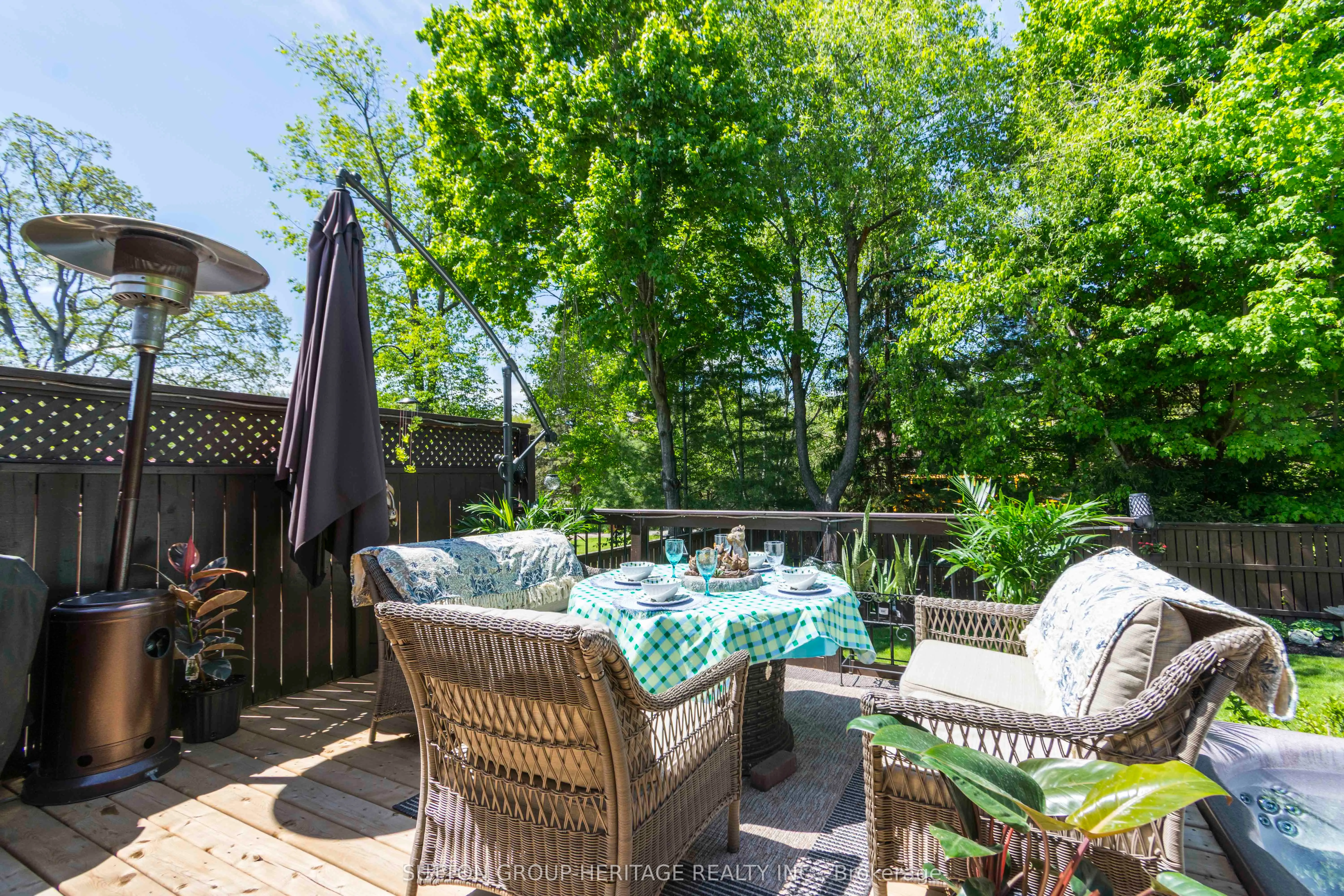 39 Lakewood Crescent