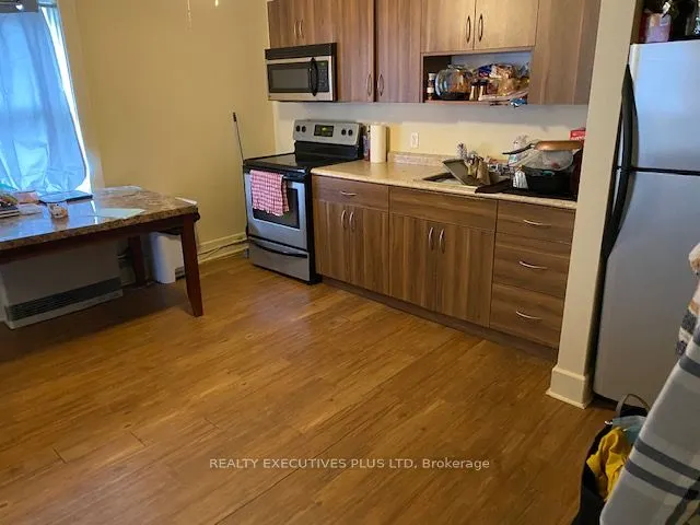 106 Fourth Avenue W