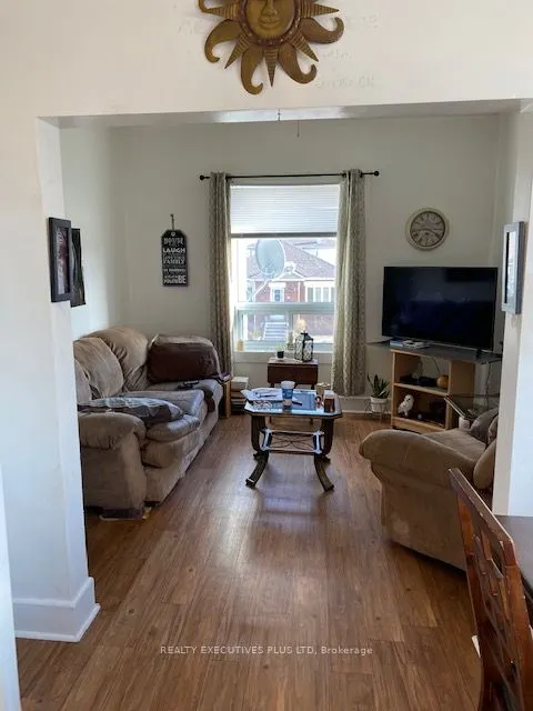 106 Fourth Avenue W