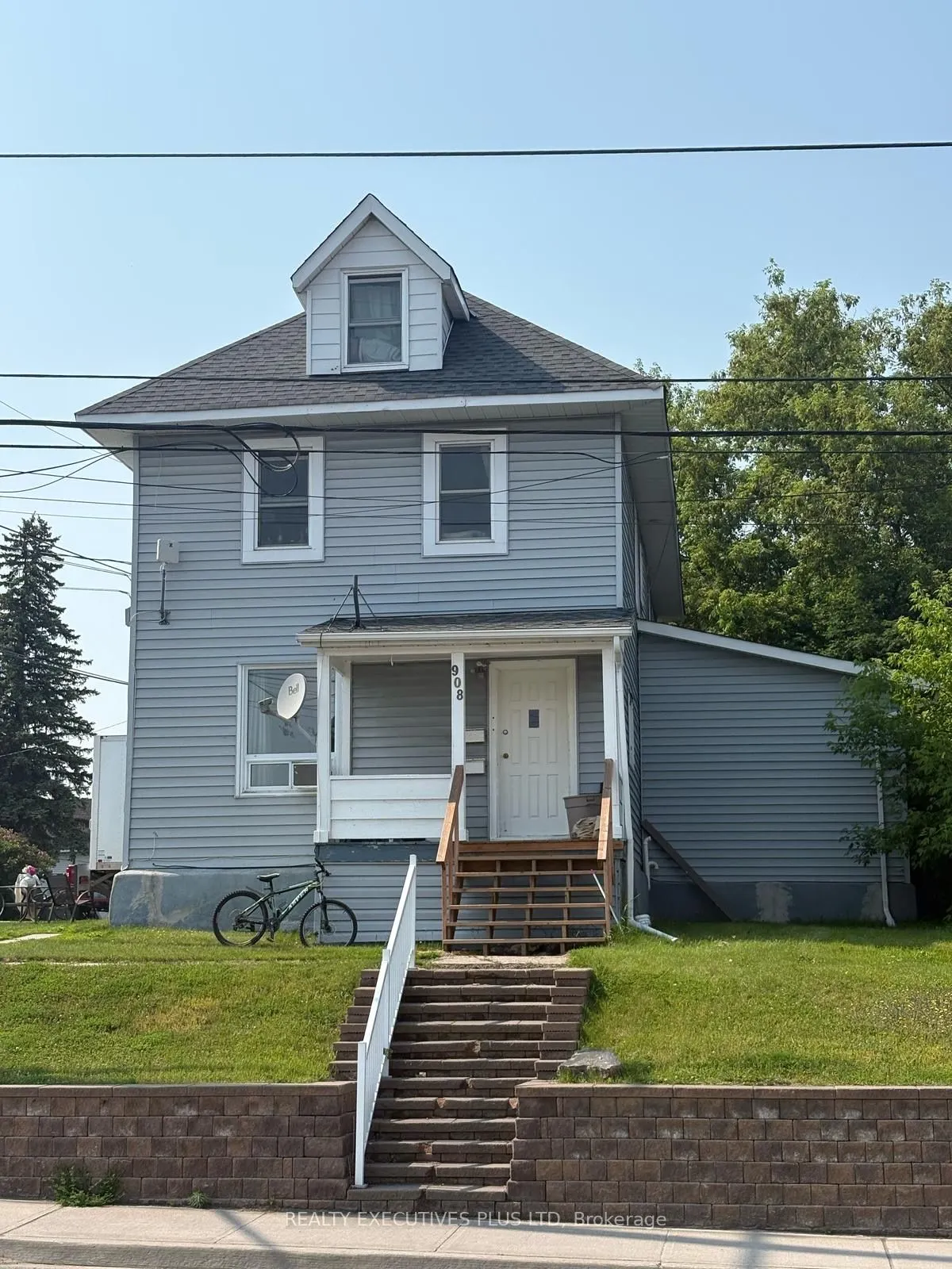 106 Fourth Avenue W