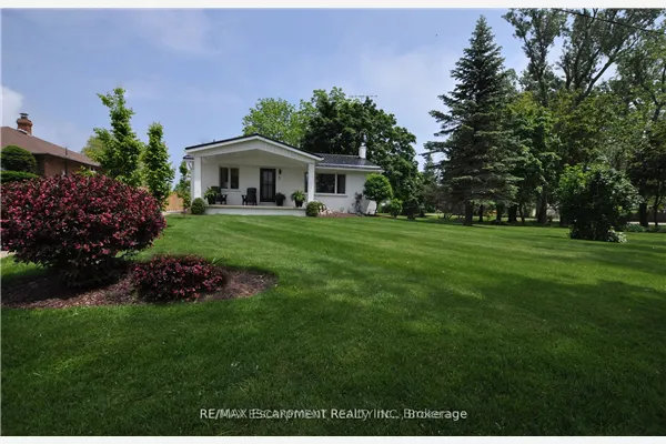 3 Howey Avenue