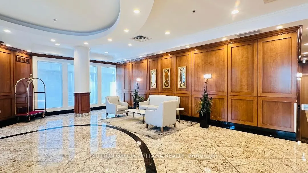 242 Rideau Street, #706