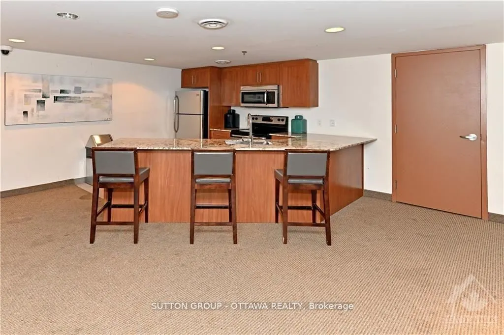 242 Rideau Street, #706