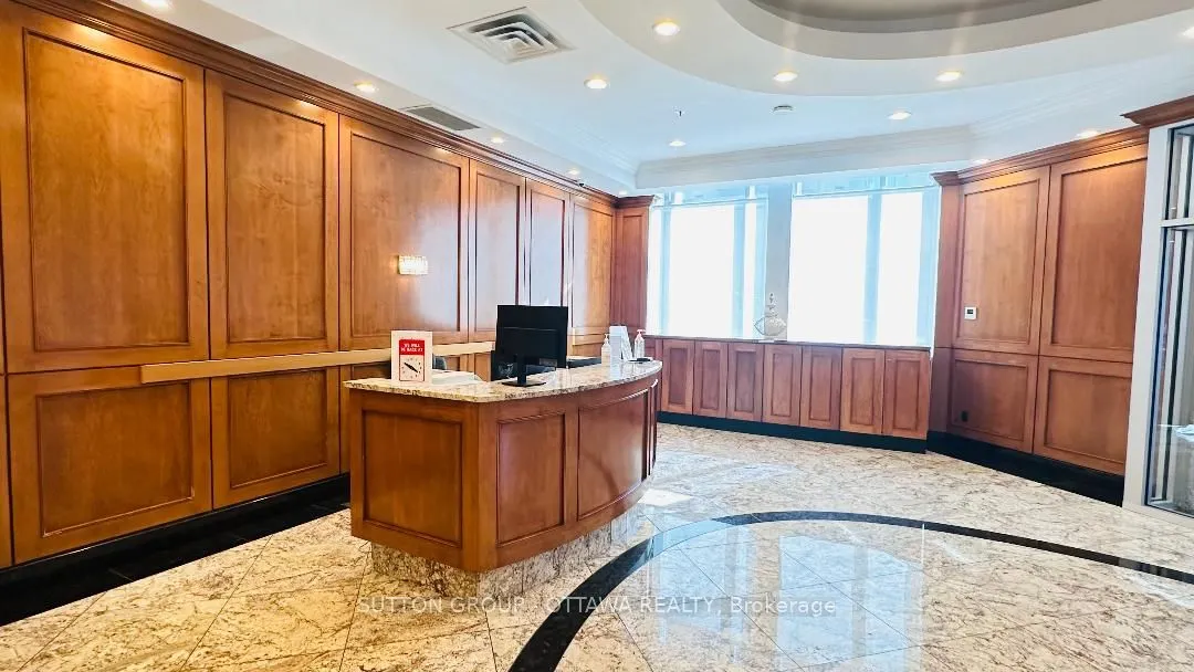 242 Rideau Street, #706