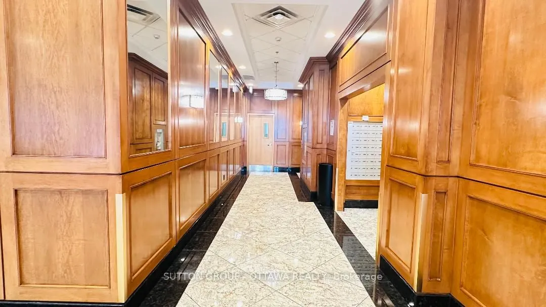 242 Rideau Street, #706