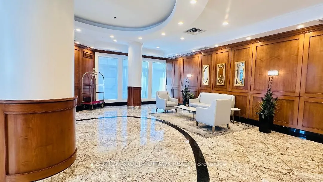 242 Rideau Street, #706