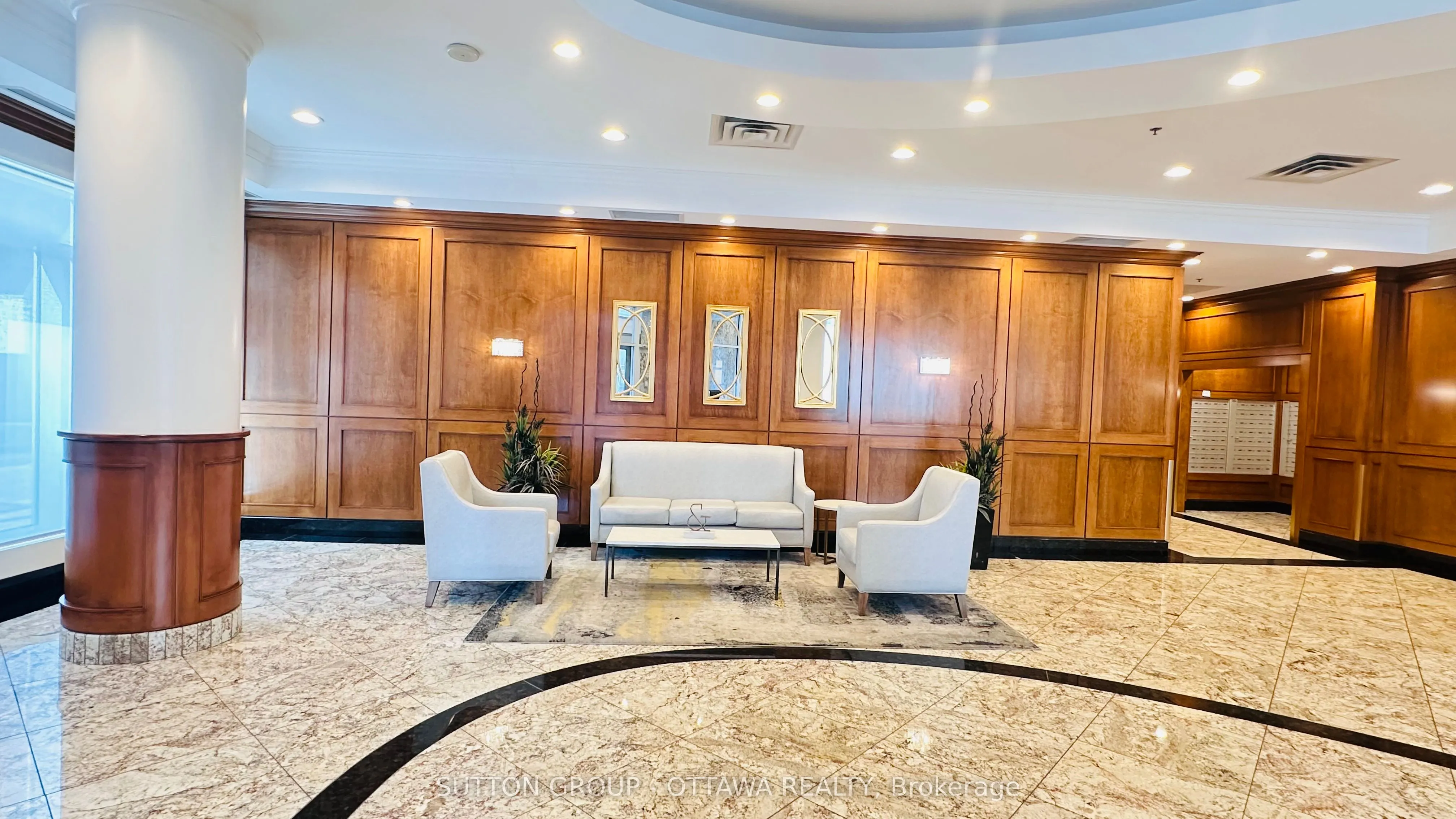 242 Rideau Street, #706