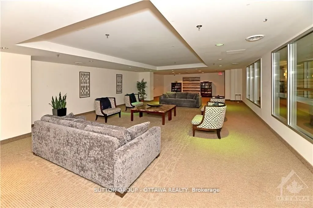 242 Rideau Street, #706