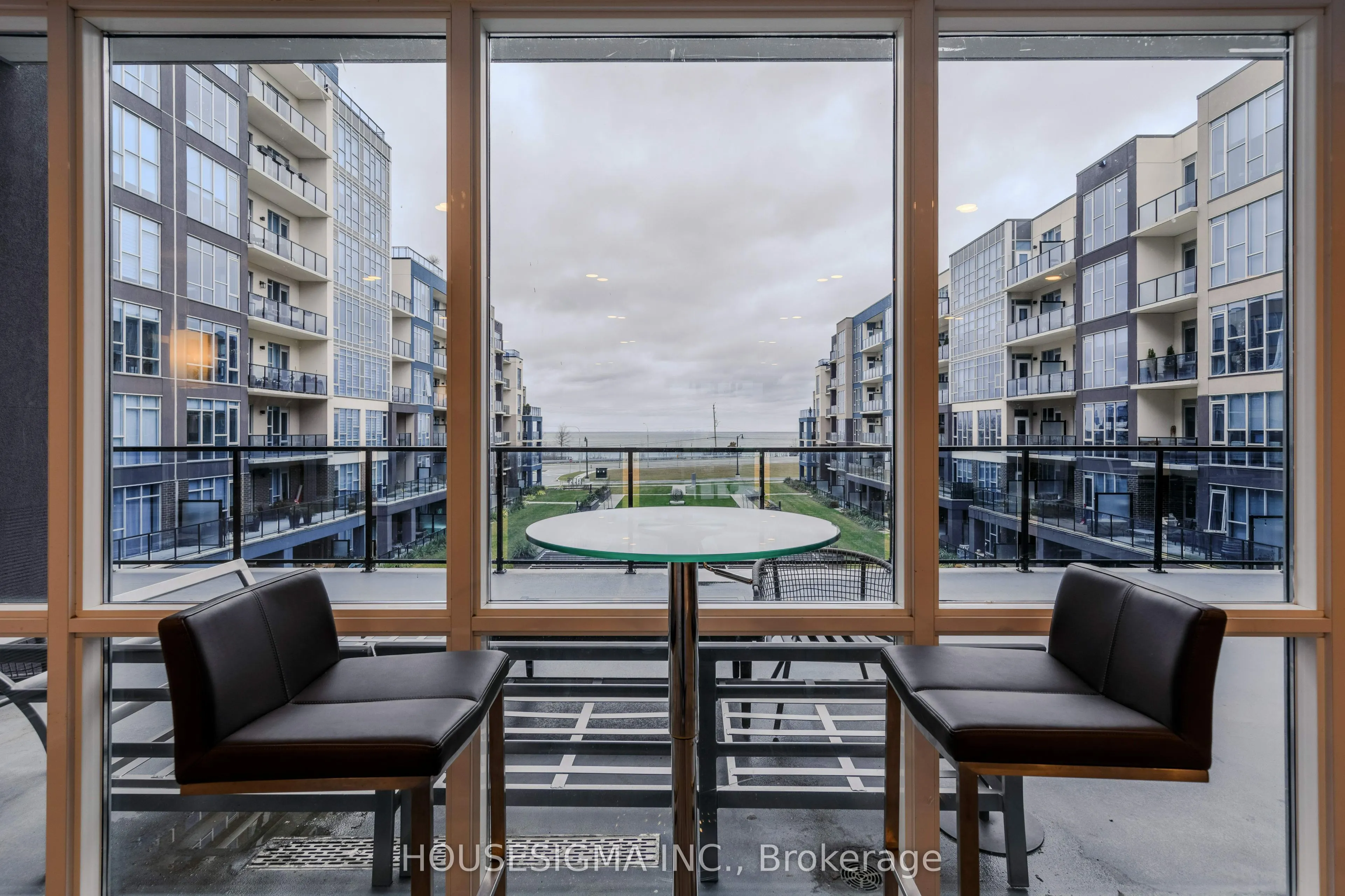 16 Concord Place, #807