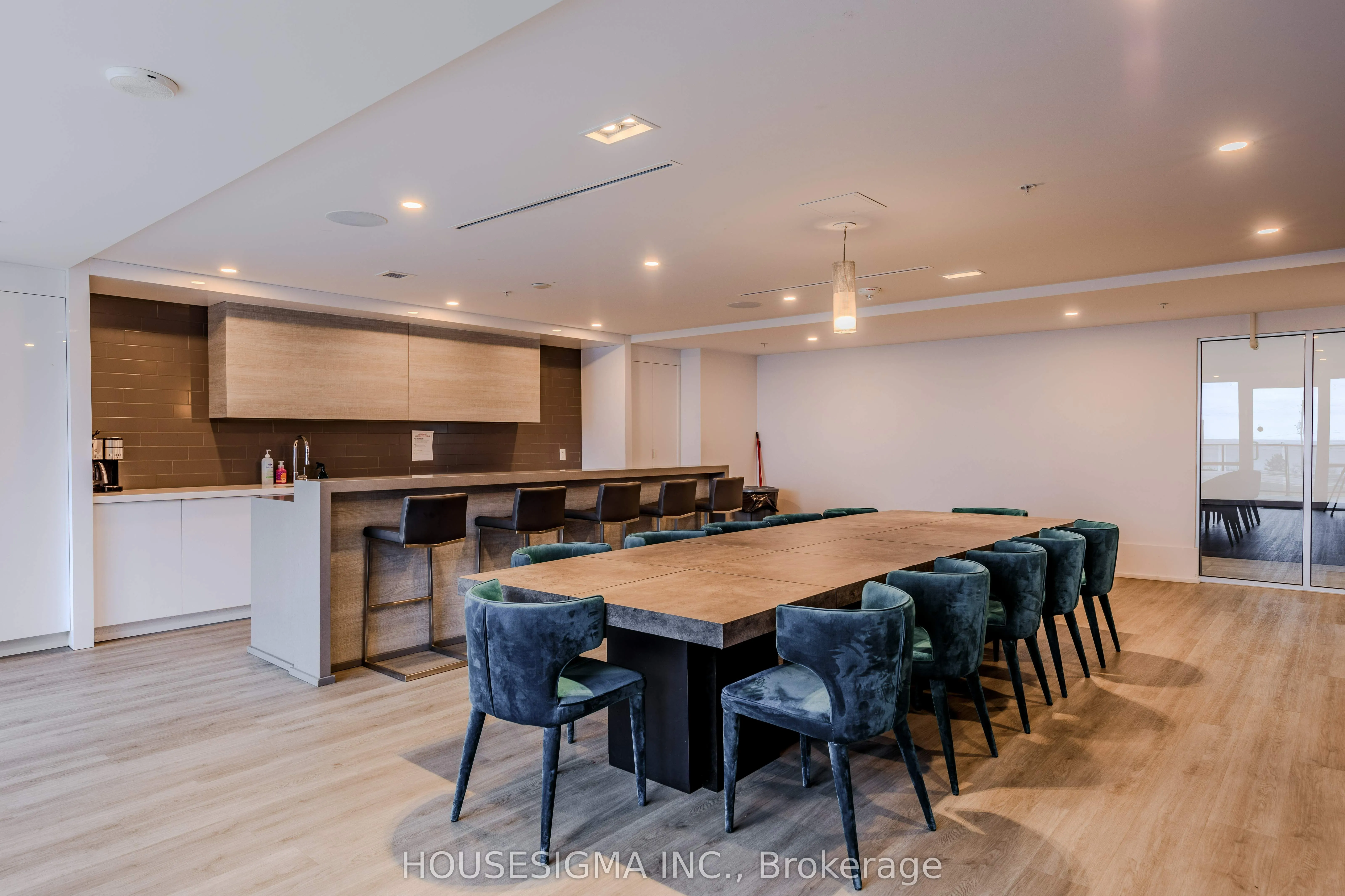 16 Concord Place, #807