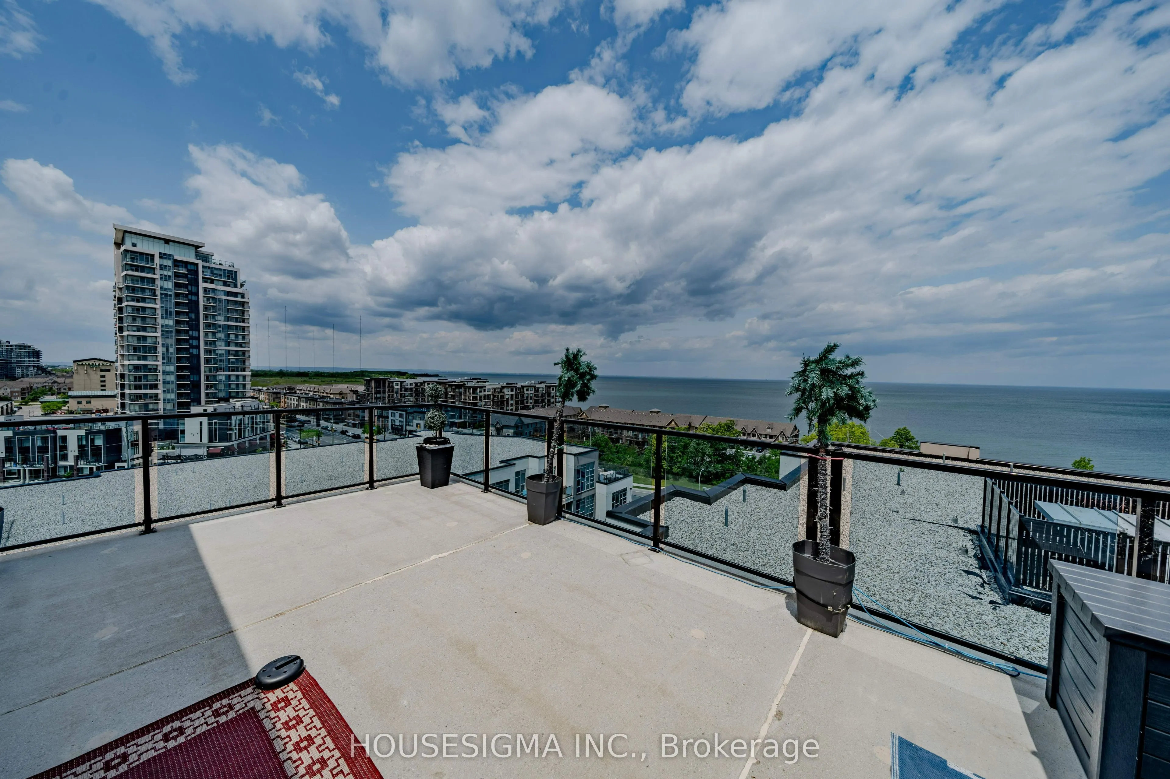 16 Concord Place, #807