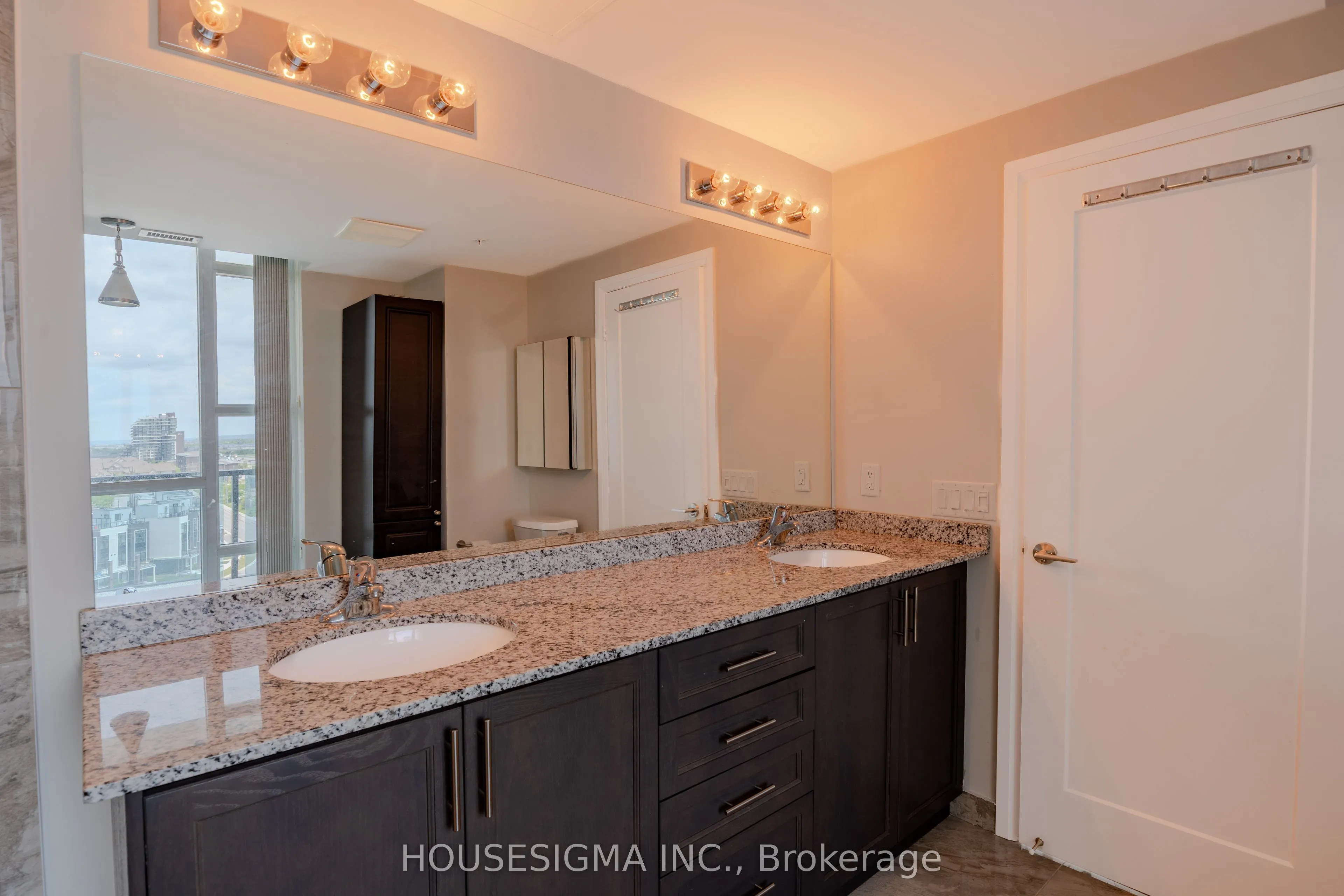 16 Concord Place, #807