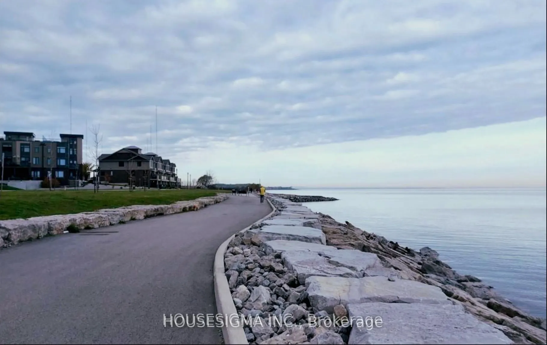 16 Concord Place, #807
