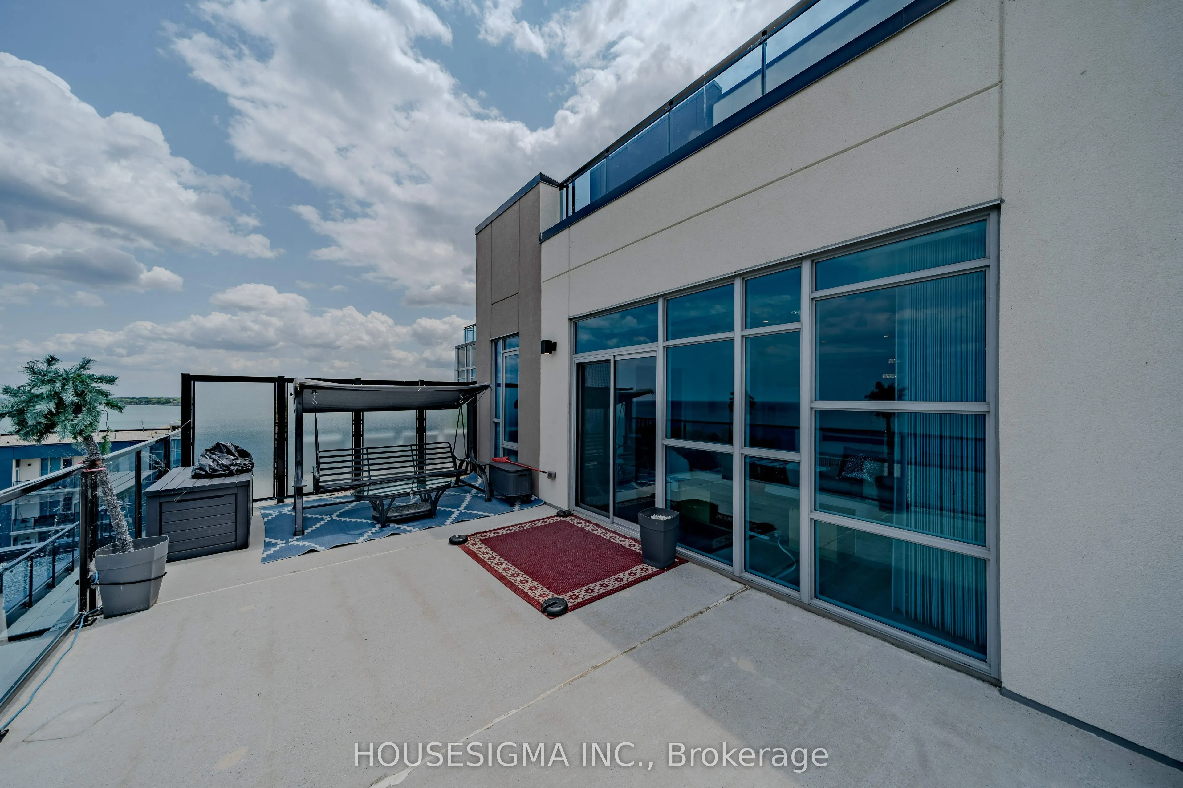 16 Concord Place, #807