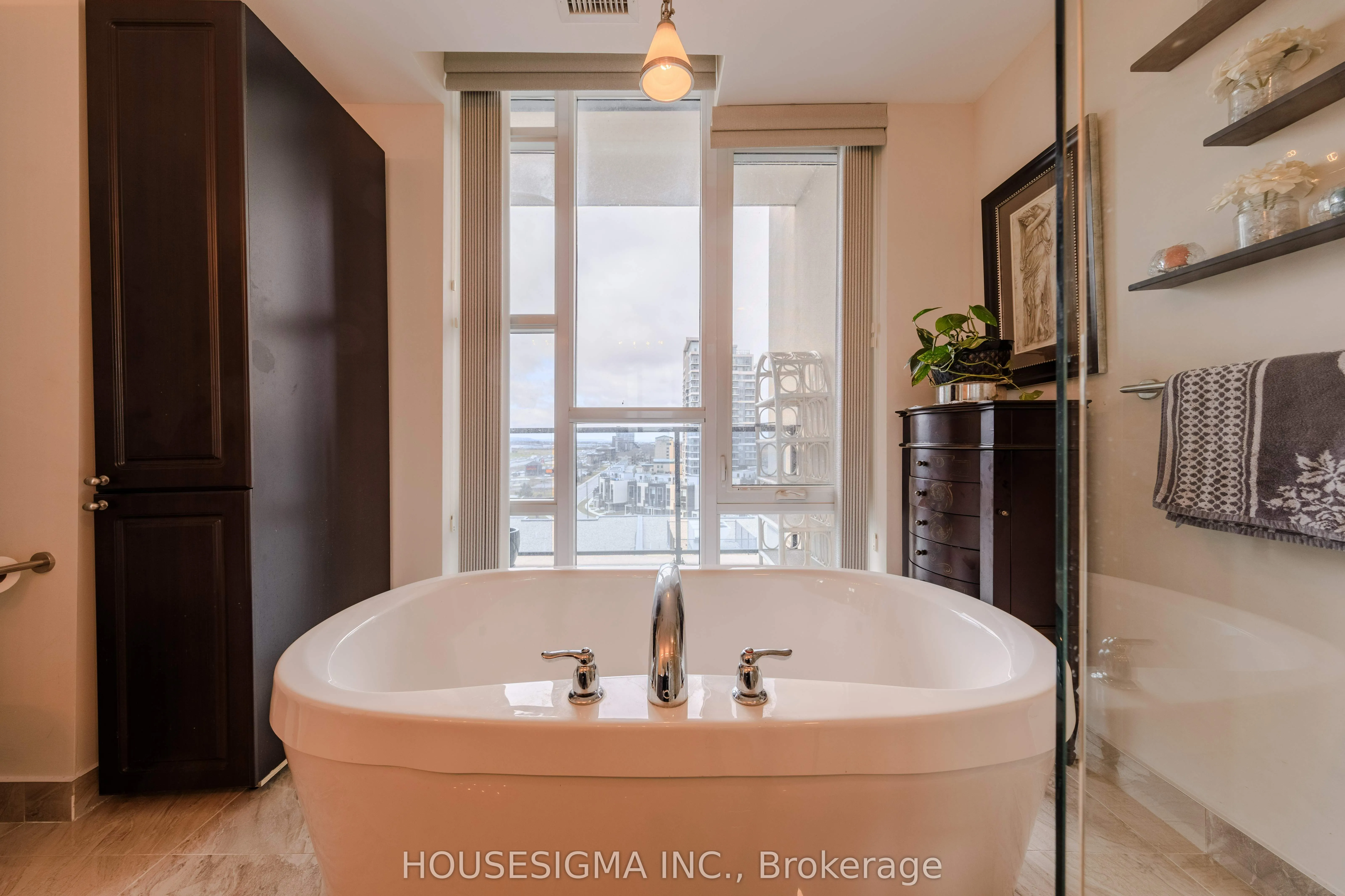 16 Concord Place, #807