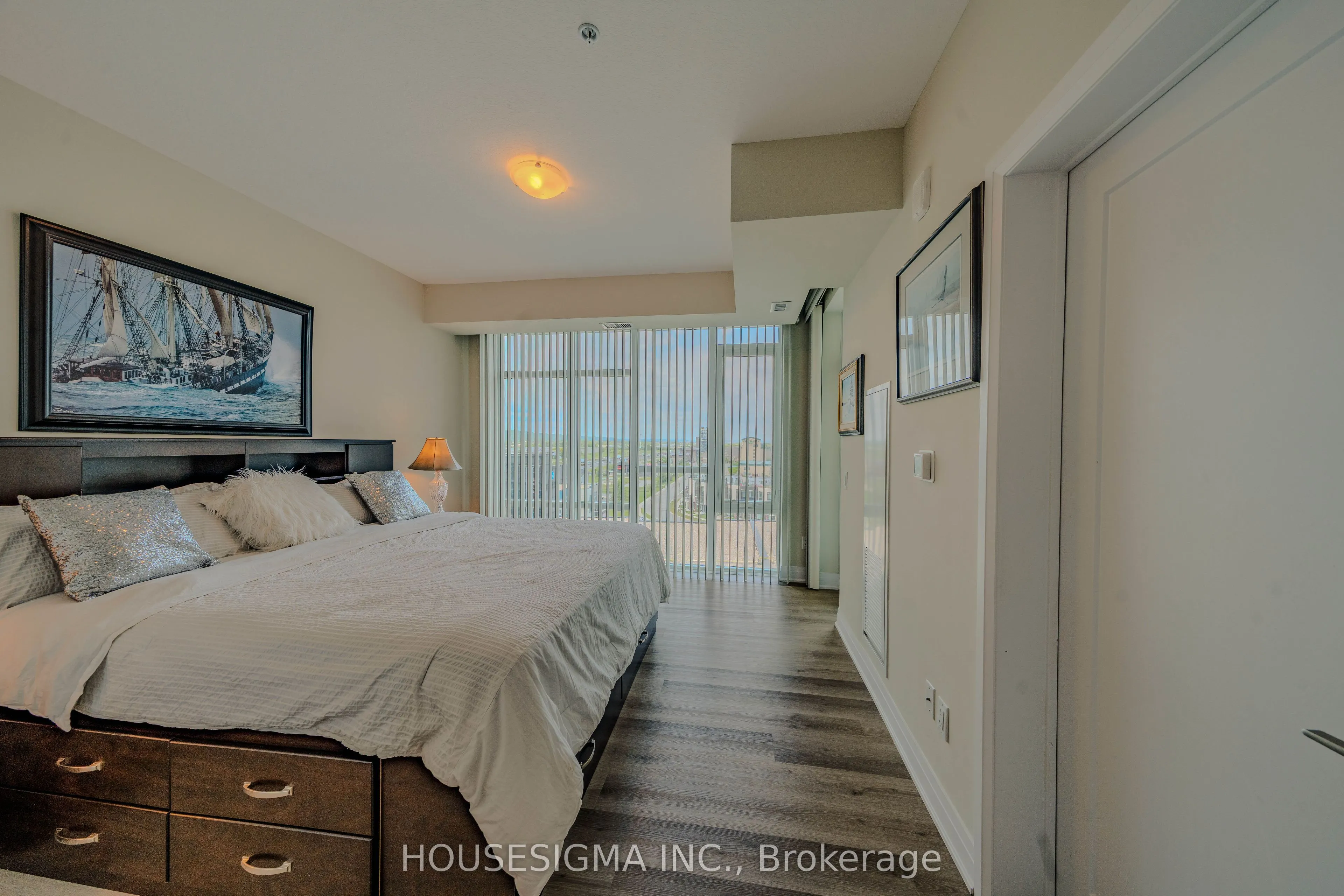 16 Concord Place, #807