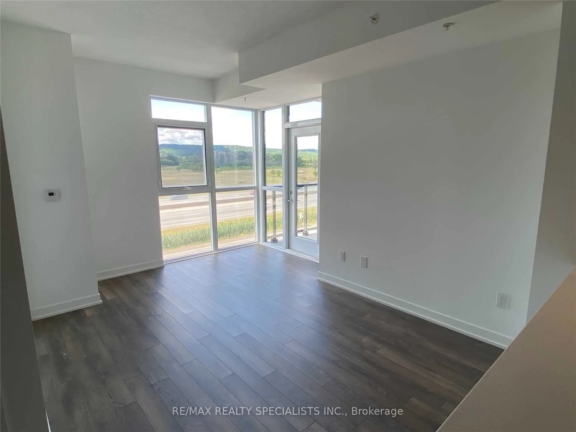 550 North Service Road, #213