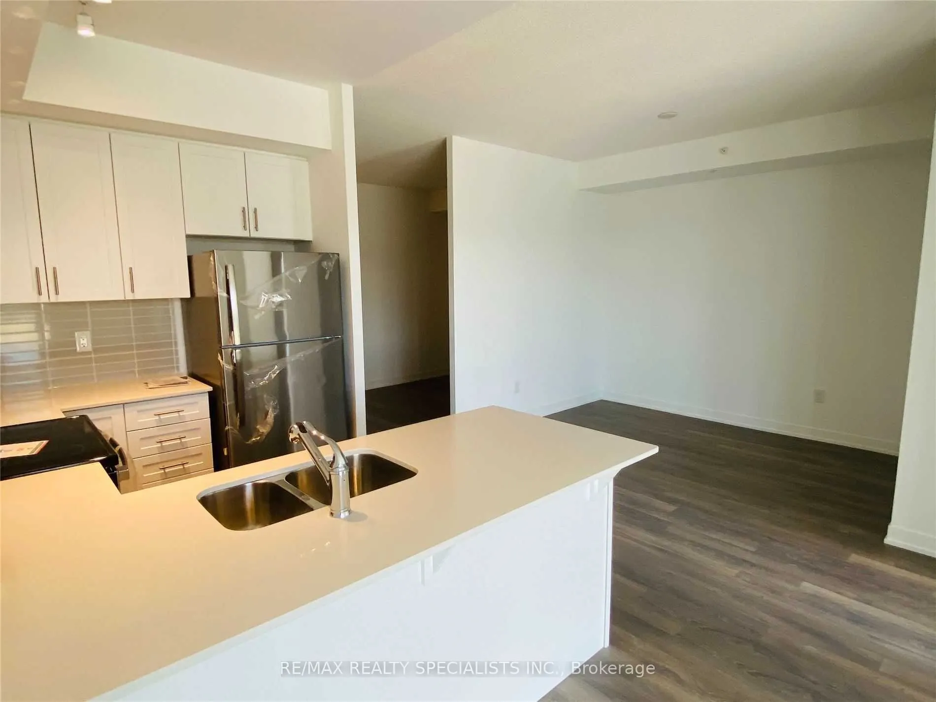 550 North Service Road, #213