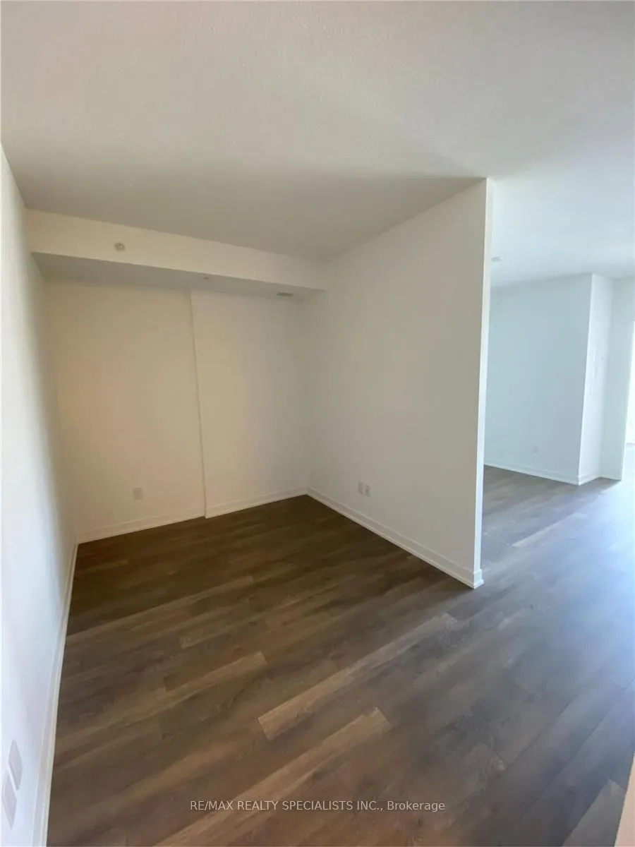 550 North Service Road, #213