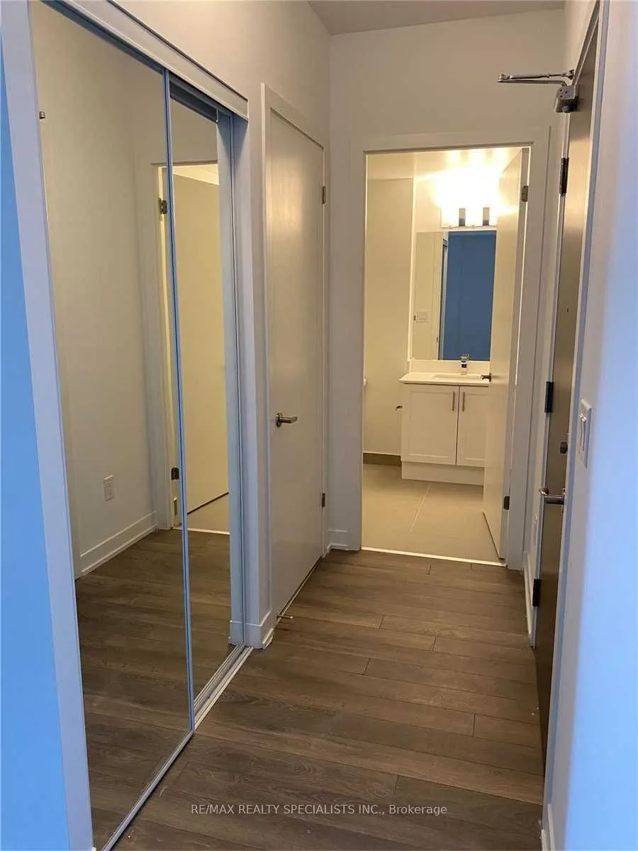550 North Service Road, #213