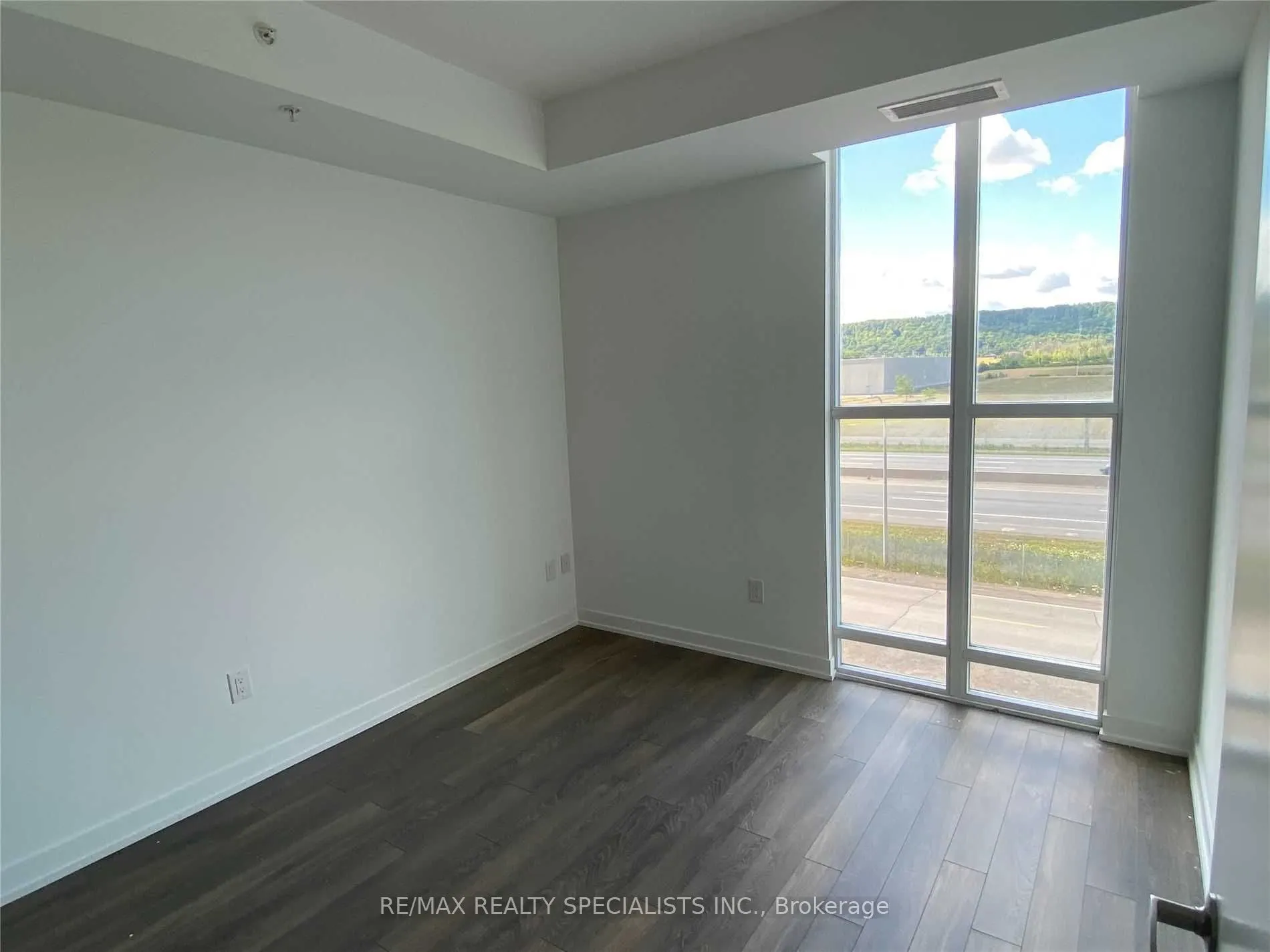 550 North Service Road, #213