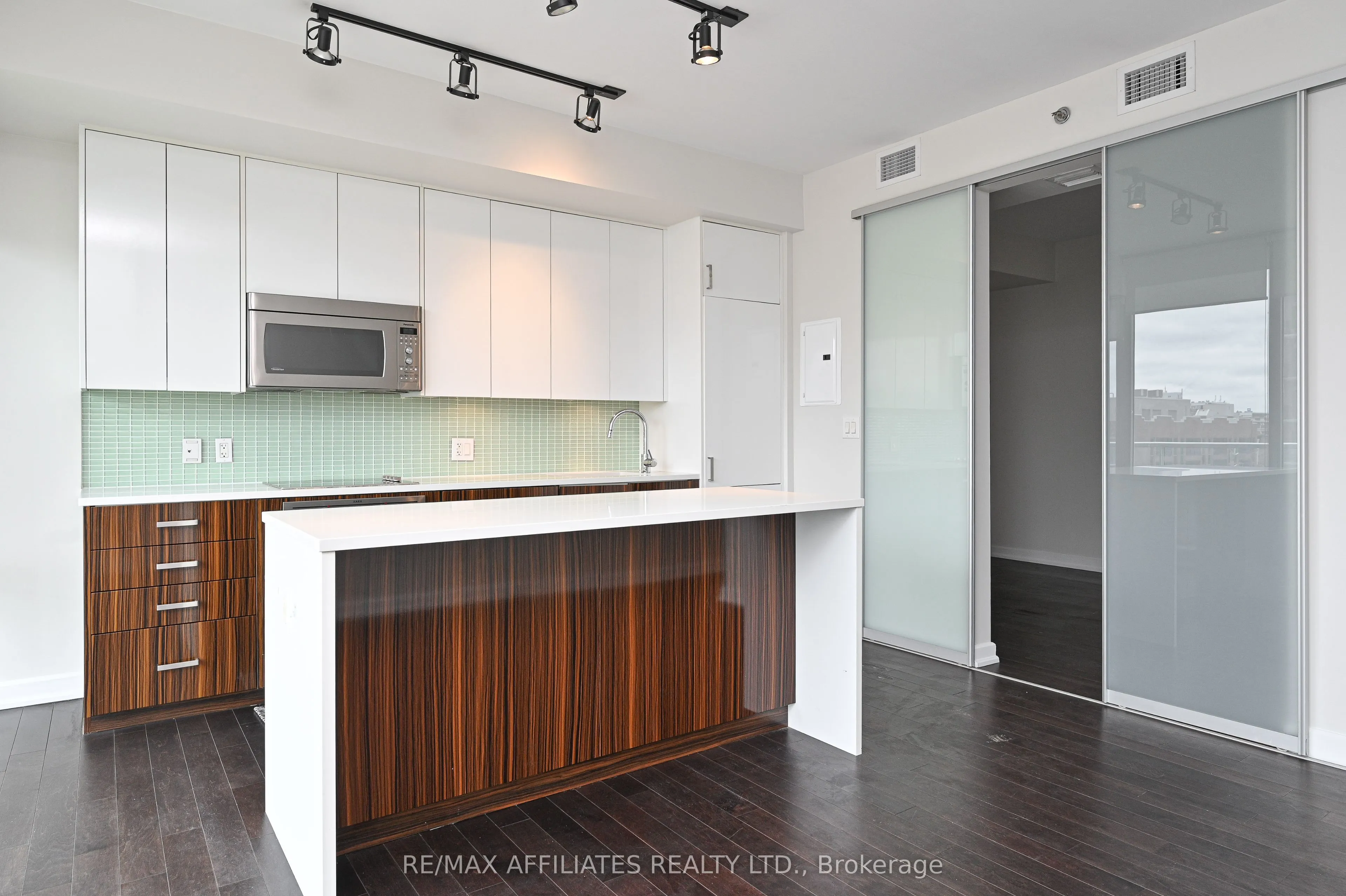 300 Lisgar Street #506