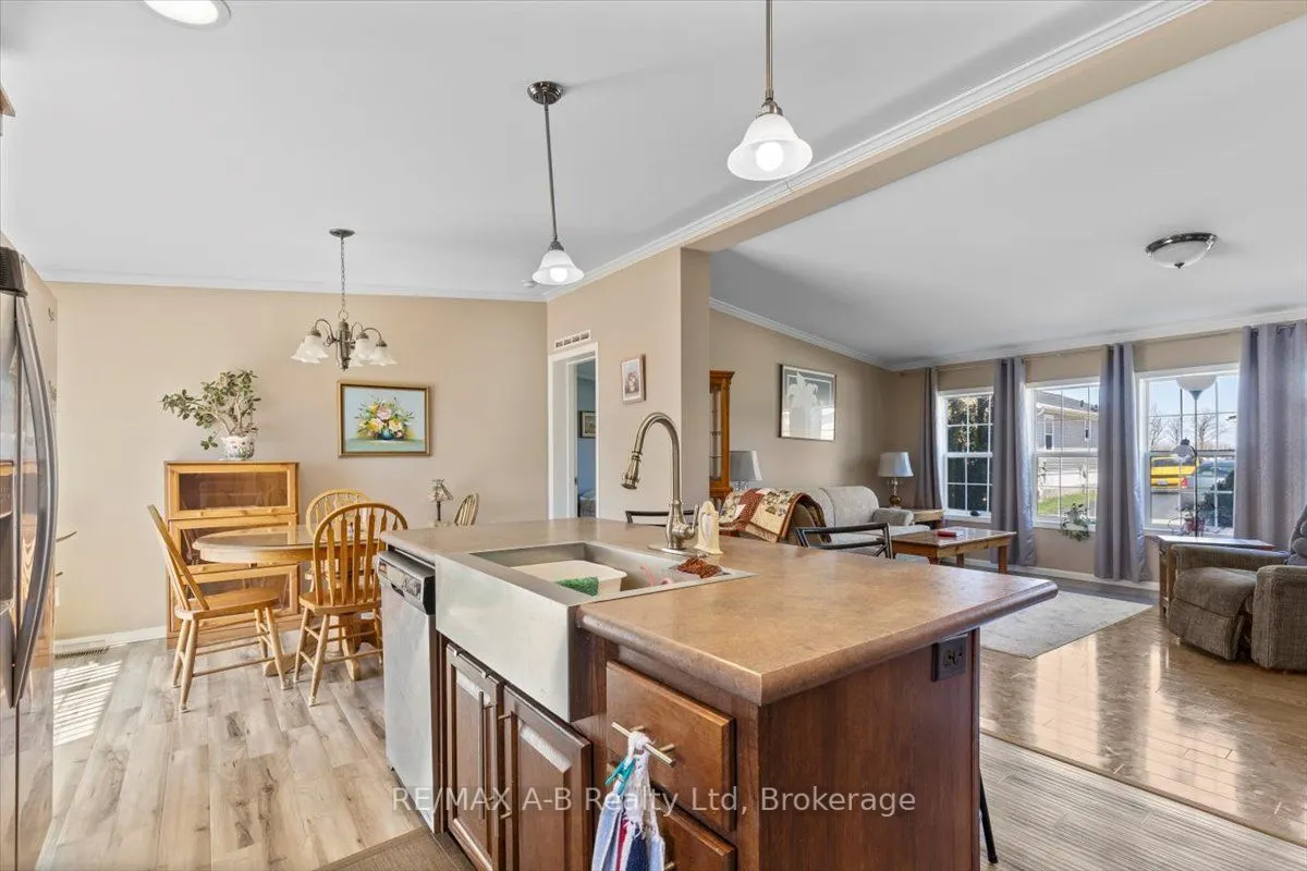 25 Thames Road, #27