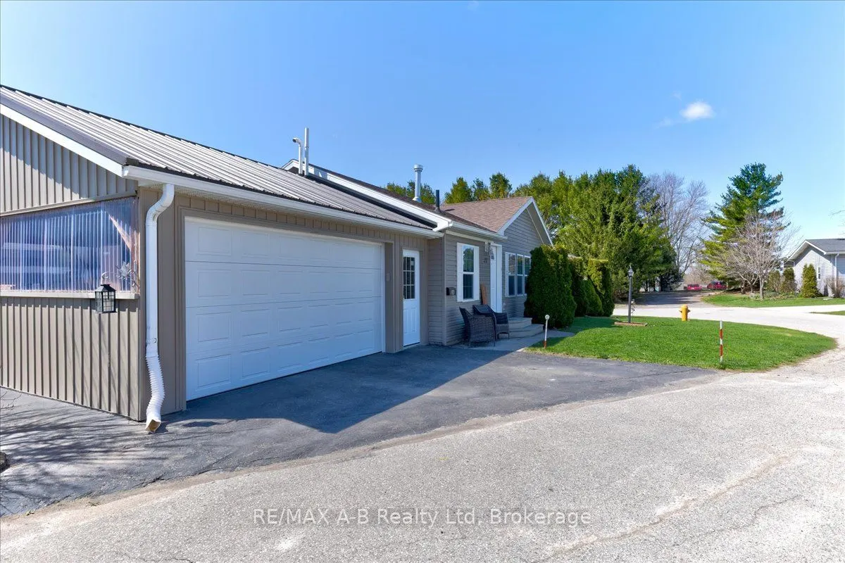 25 Thames Road, #27