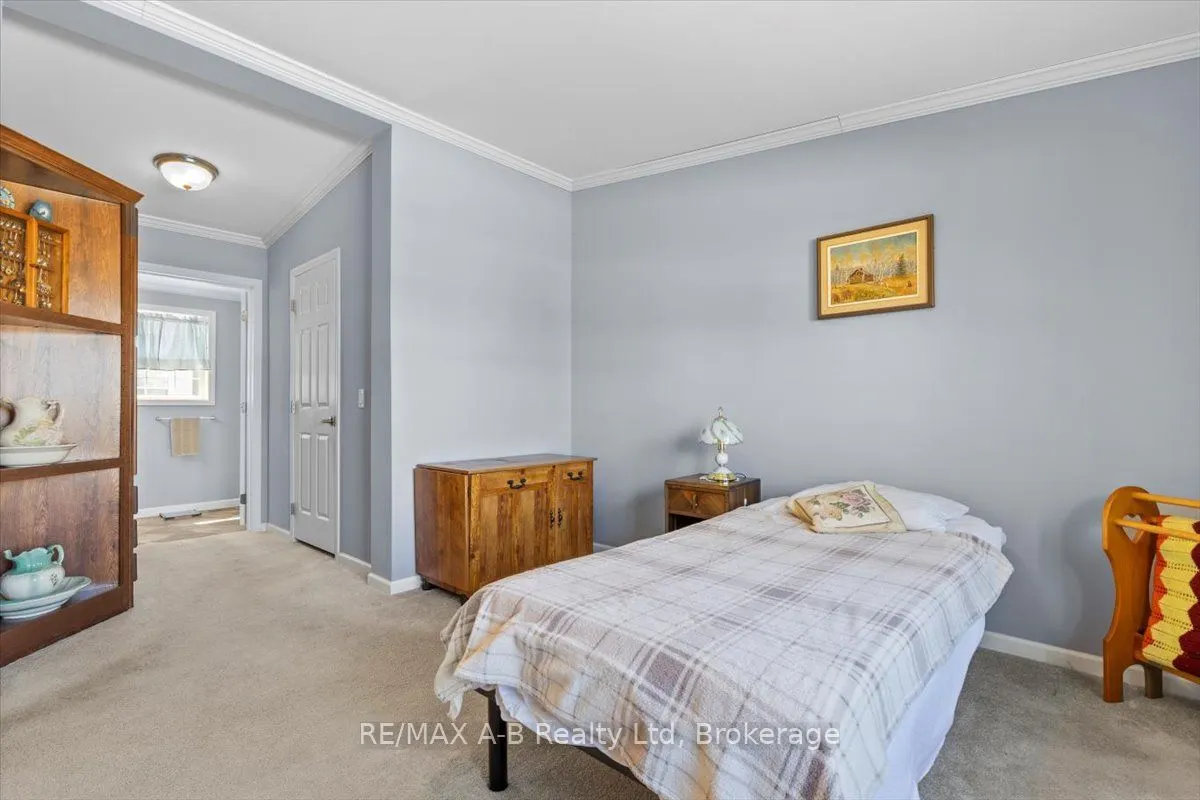 25 Thames Road, #27