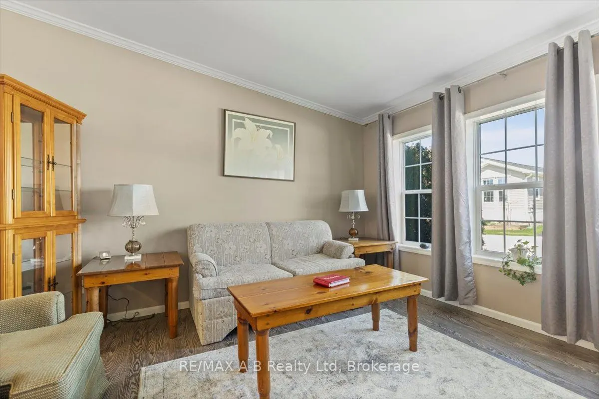 25 Thames Road, #27