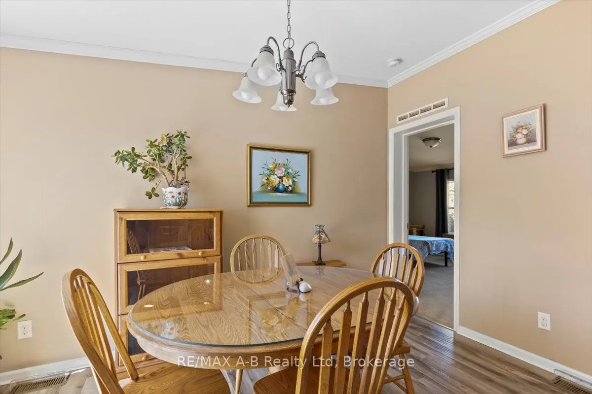 25 Thames Road, #27