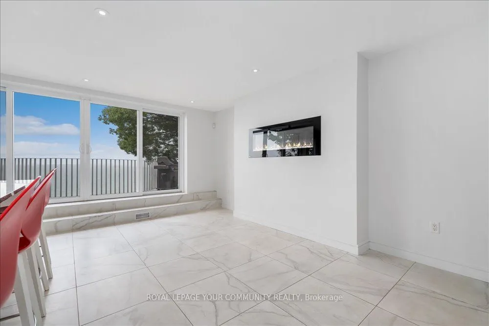 10349 Lakeshore Road W