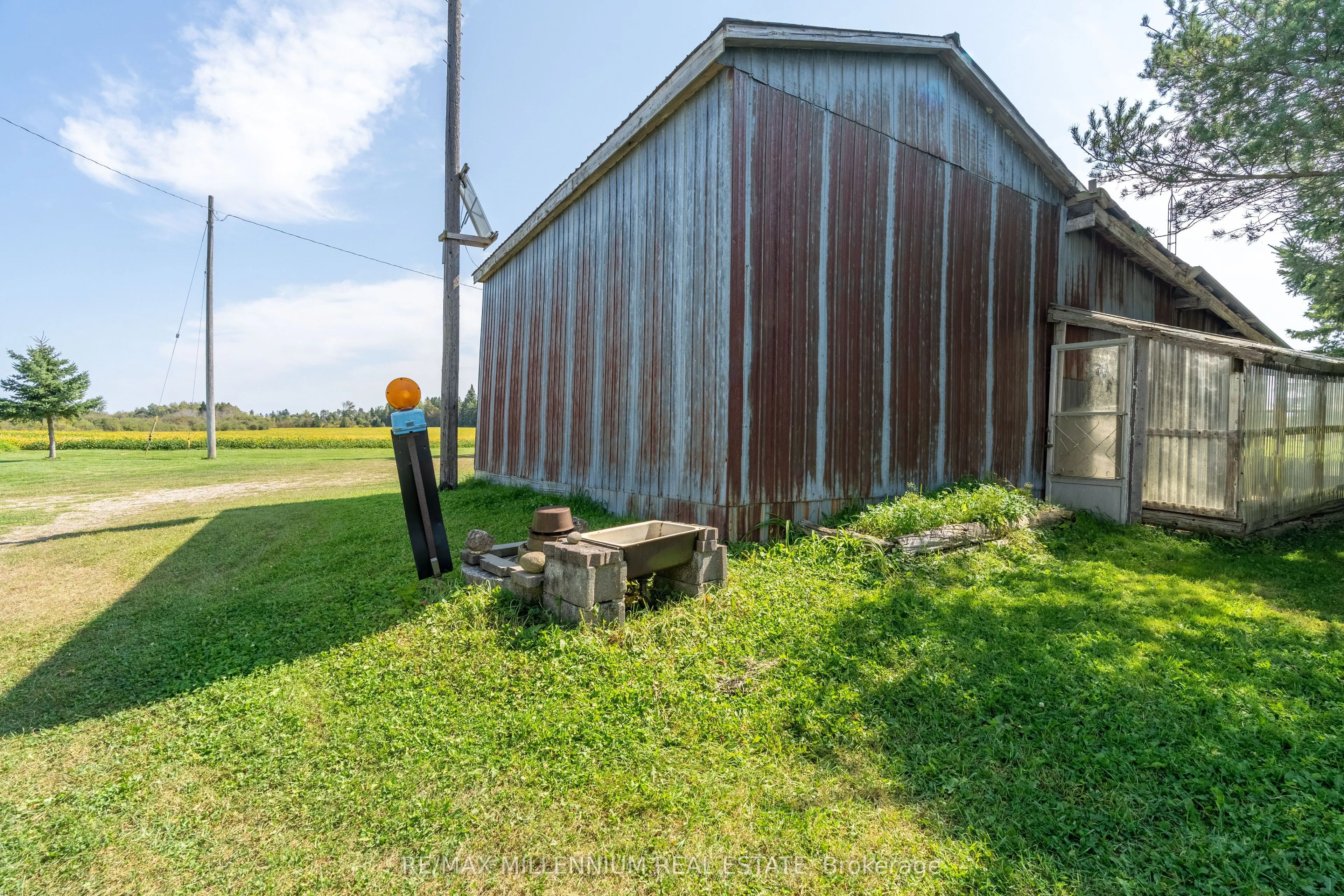 25 Side Road, #423365