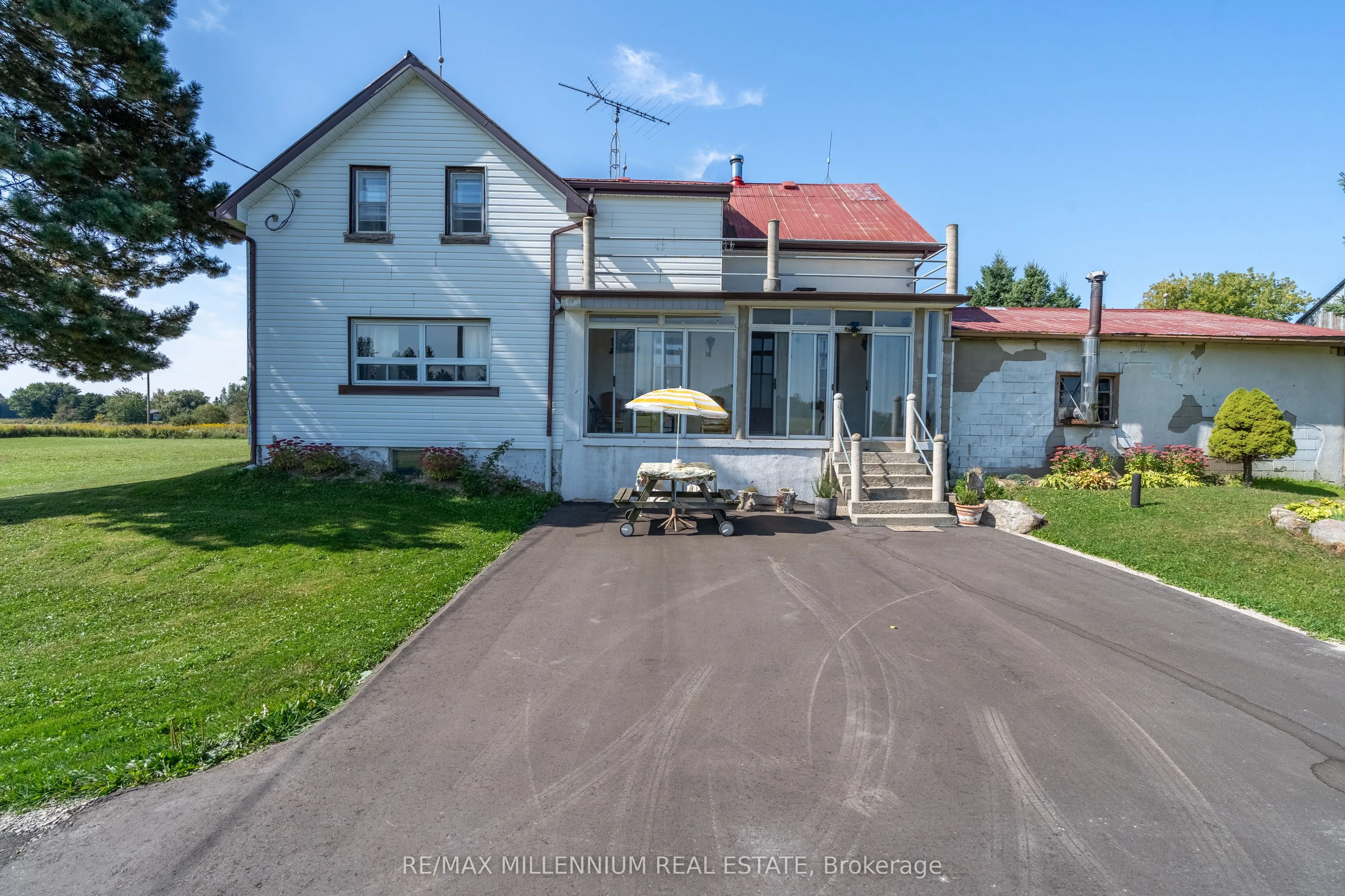 25 Side Road, #423365