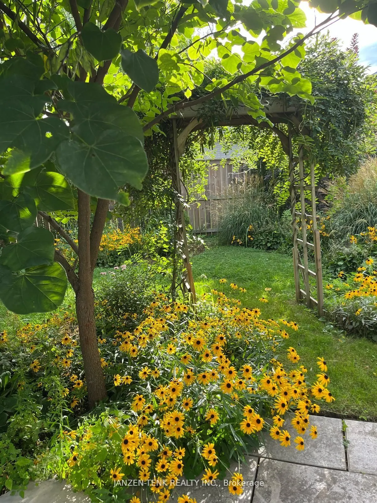 2 Rosethorn Court