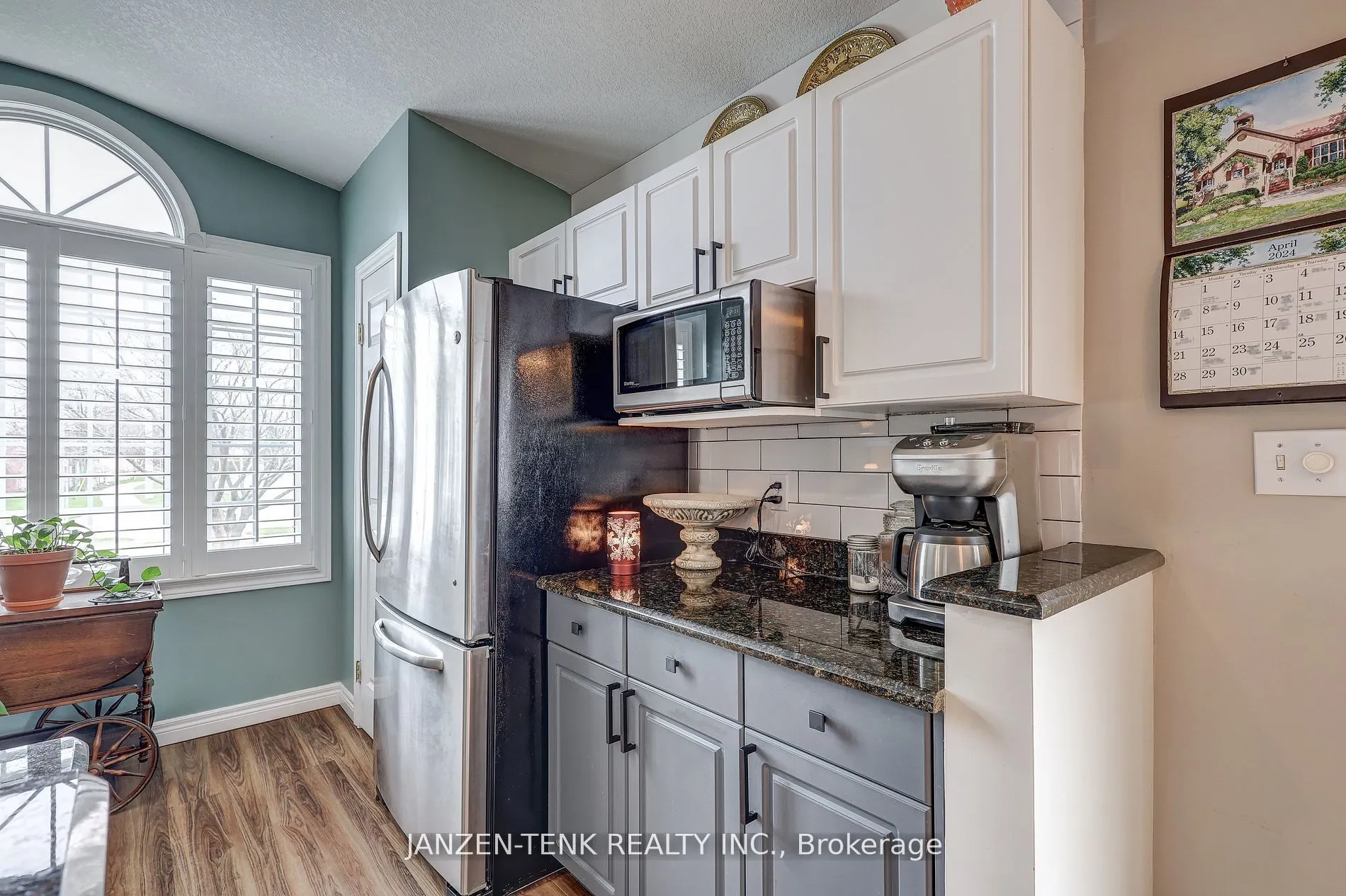 2 Rosethorn Court