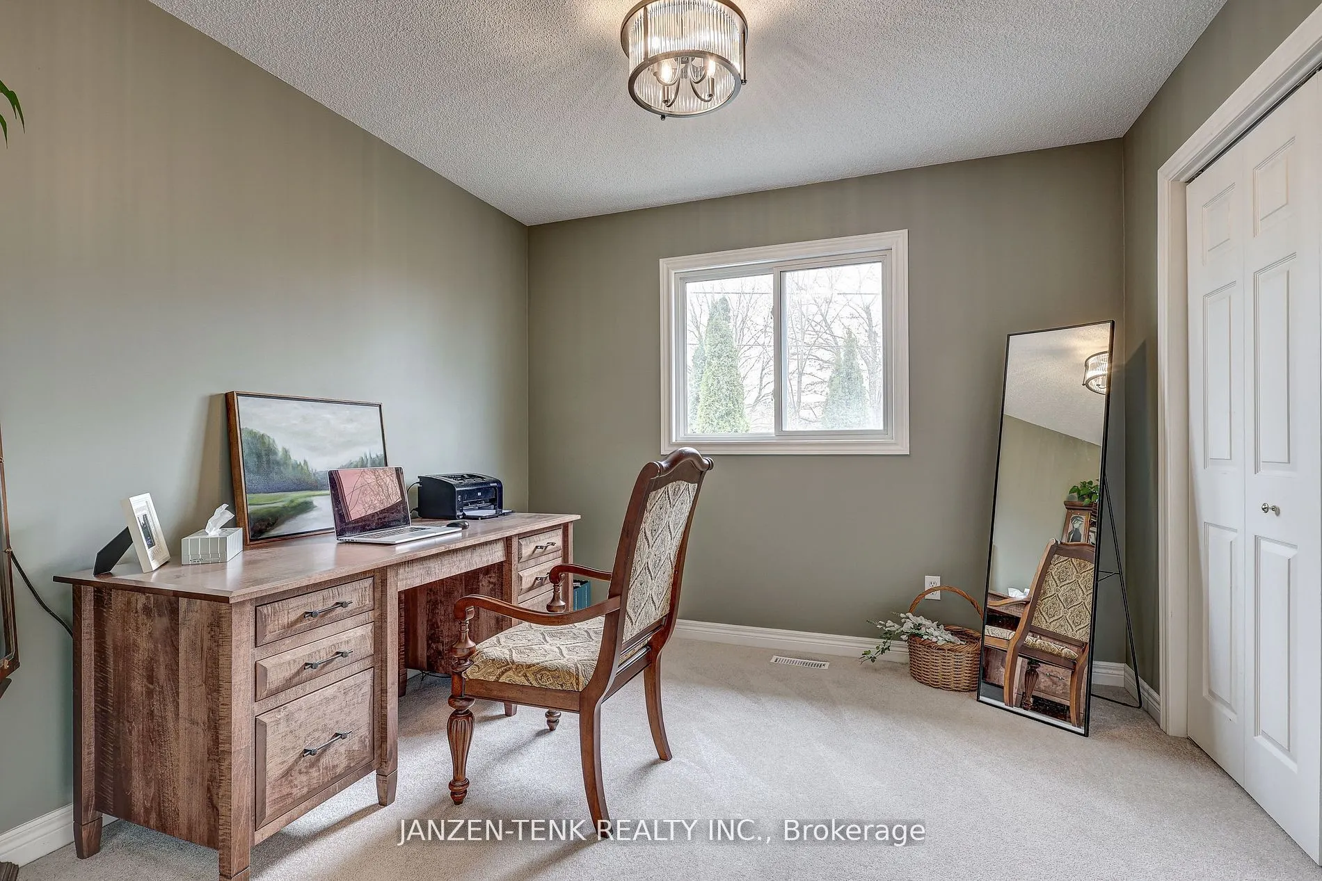2 Rosethorn Court