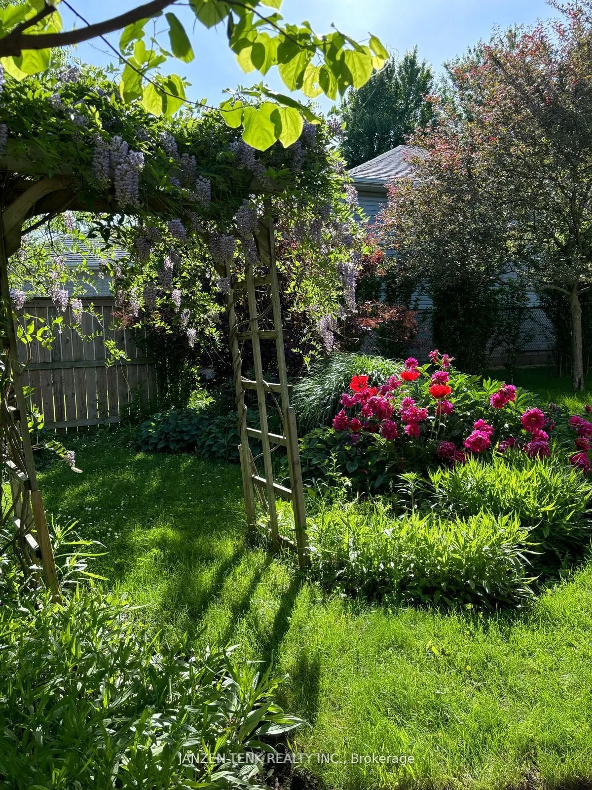 2 Rosethorn Court