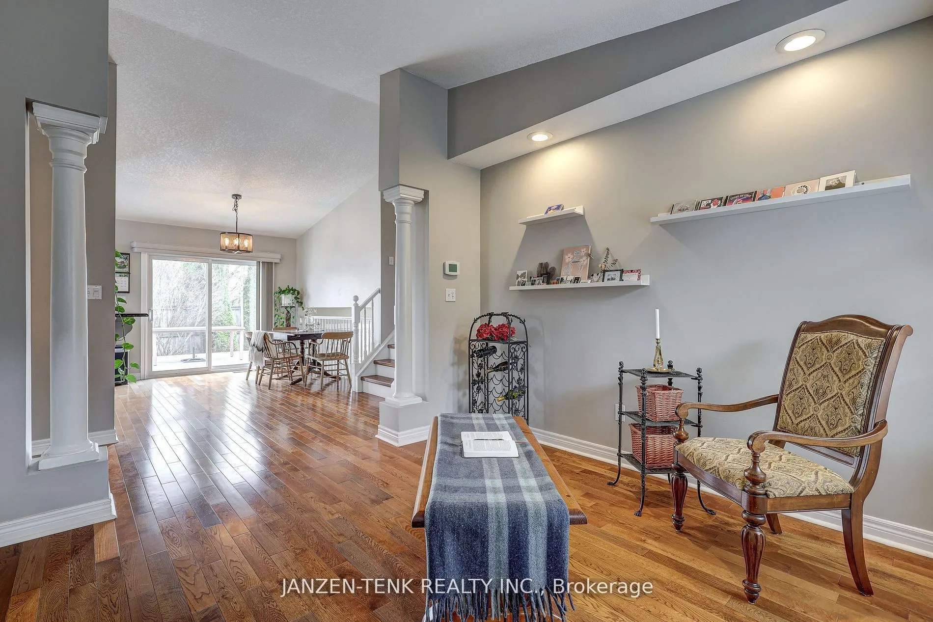 2 Rosethorn Court
