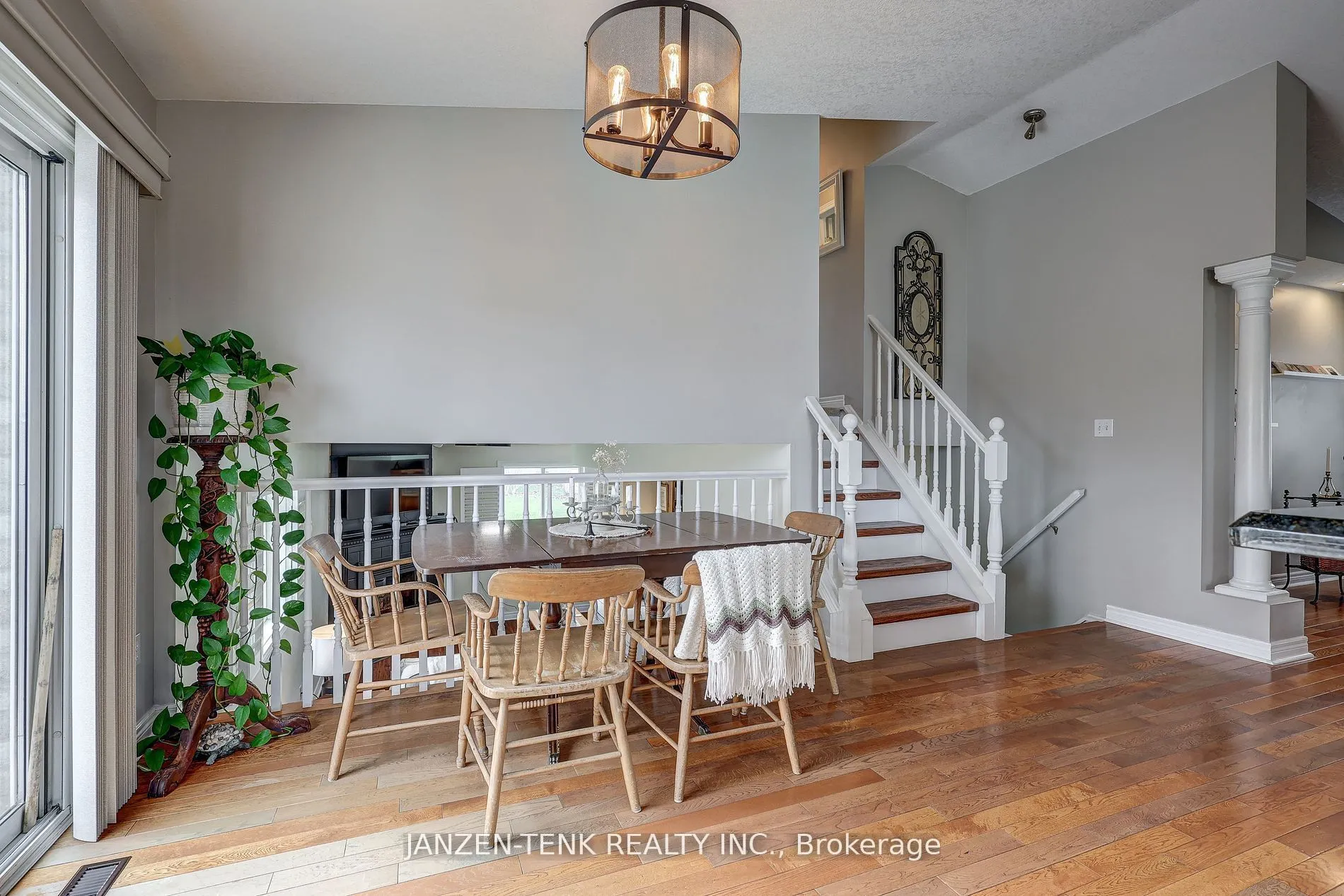 2 Rosethorn Court