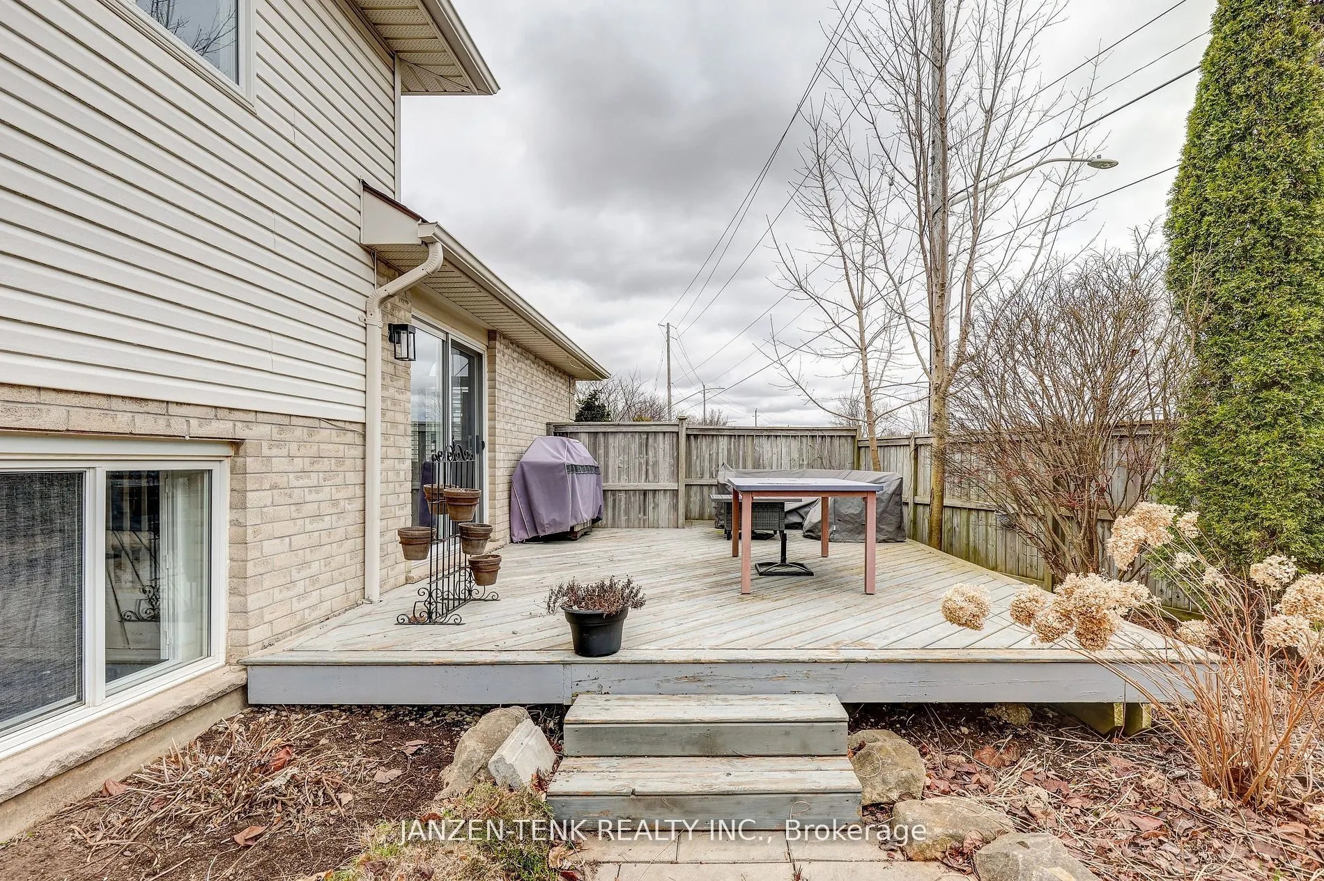 2 Rosethorn Court