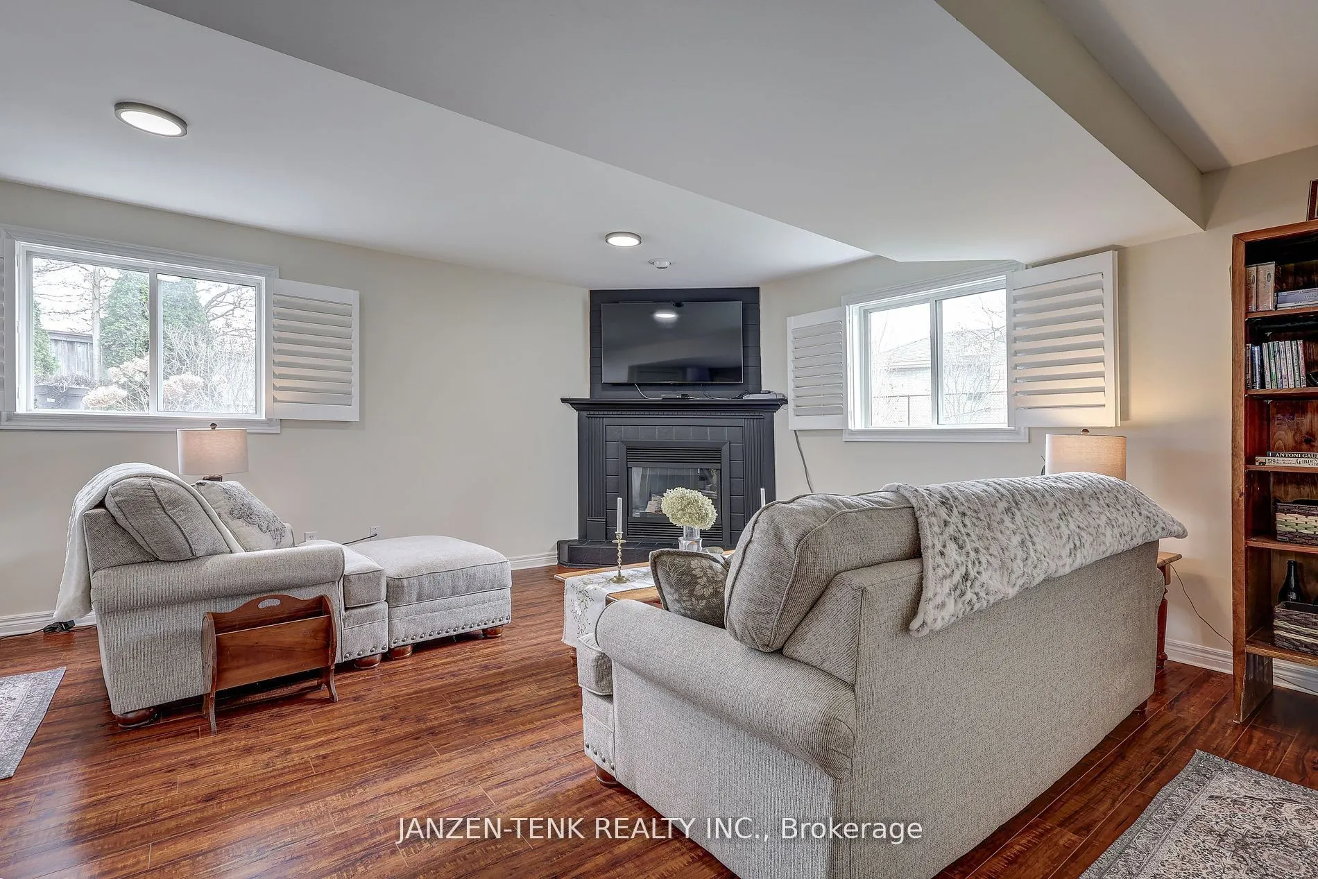 2 Rosethorn Court