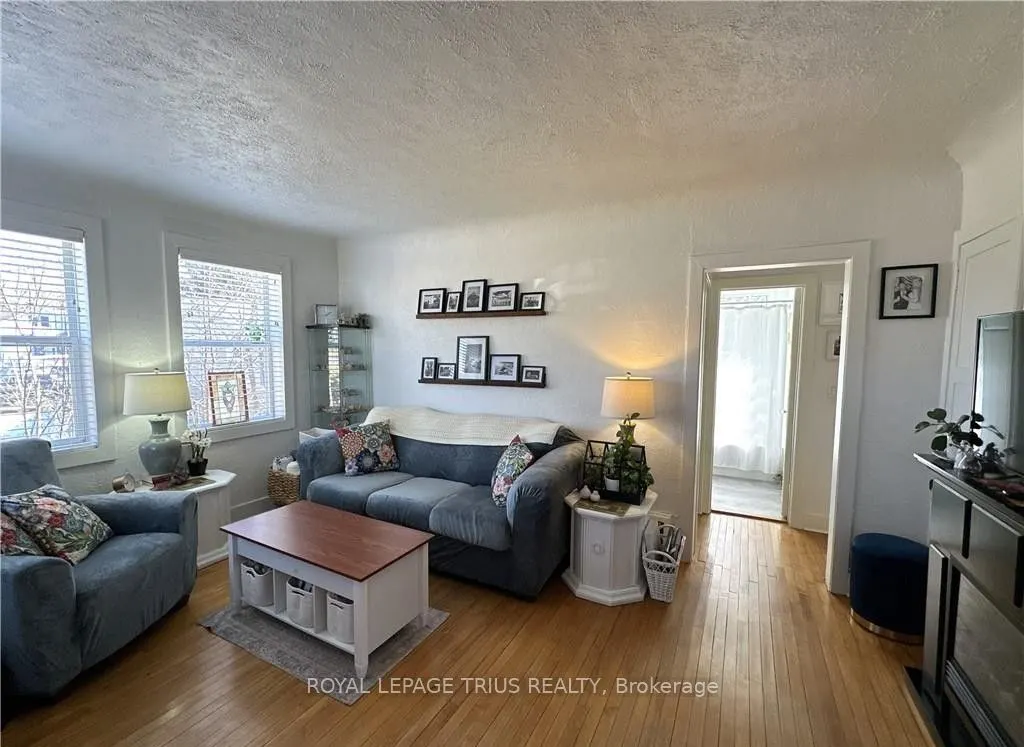 78 Queensway Drive E