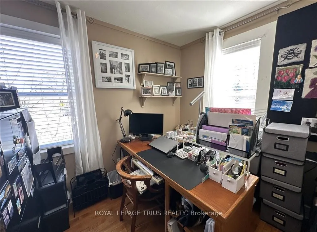 78 Queensway Drive E