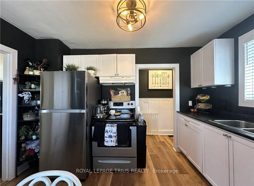 78 Queensway Drive E